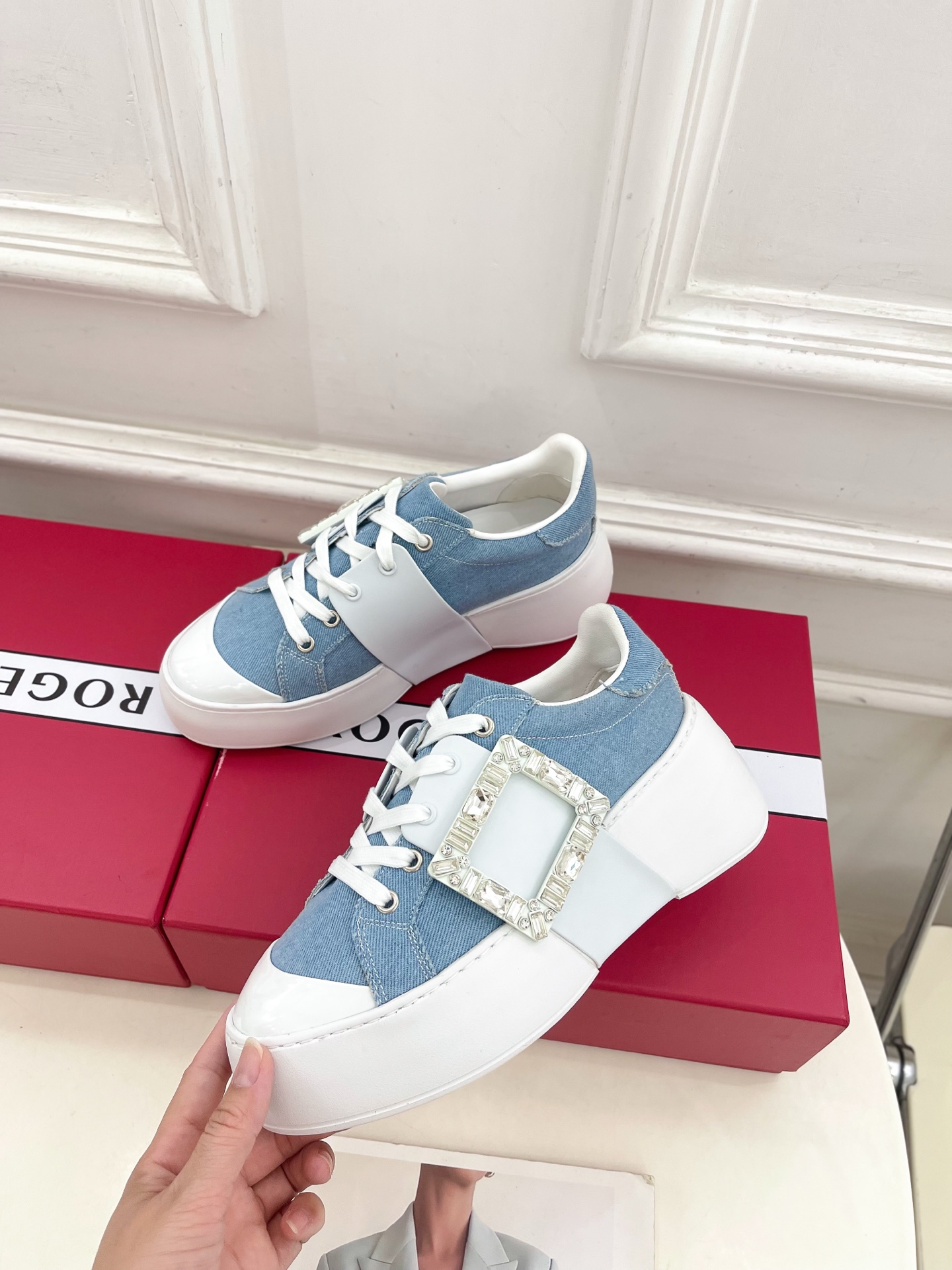 𝐑𝐨𝐠𝐞𝐫 𝐕𝐢𝐯𝐢𝐞r |  25𝐬𝐬 

❥2025秋冬新品   Viv'Skate钻扣运动休闲鞋系
