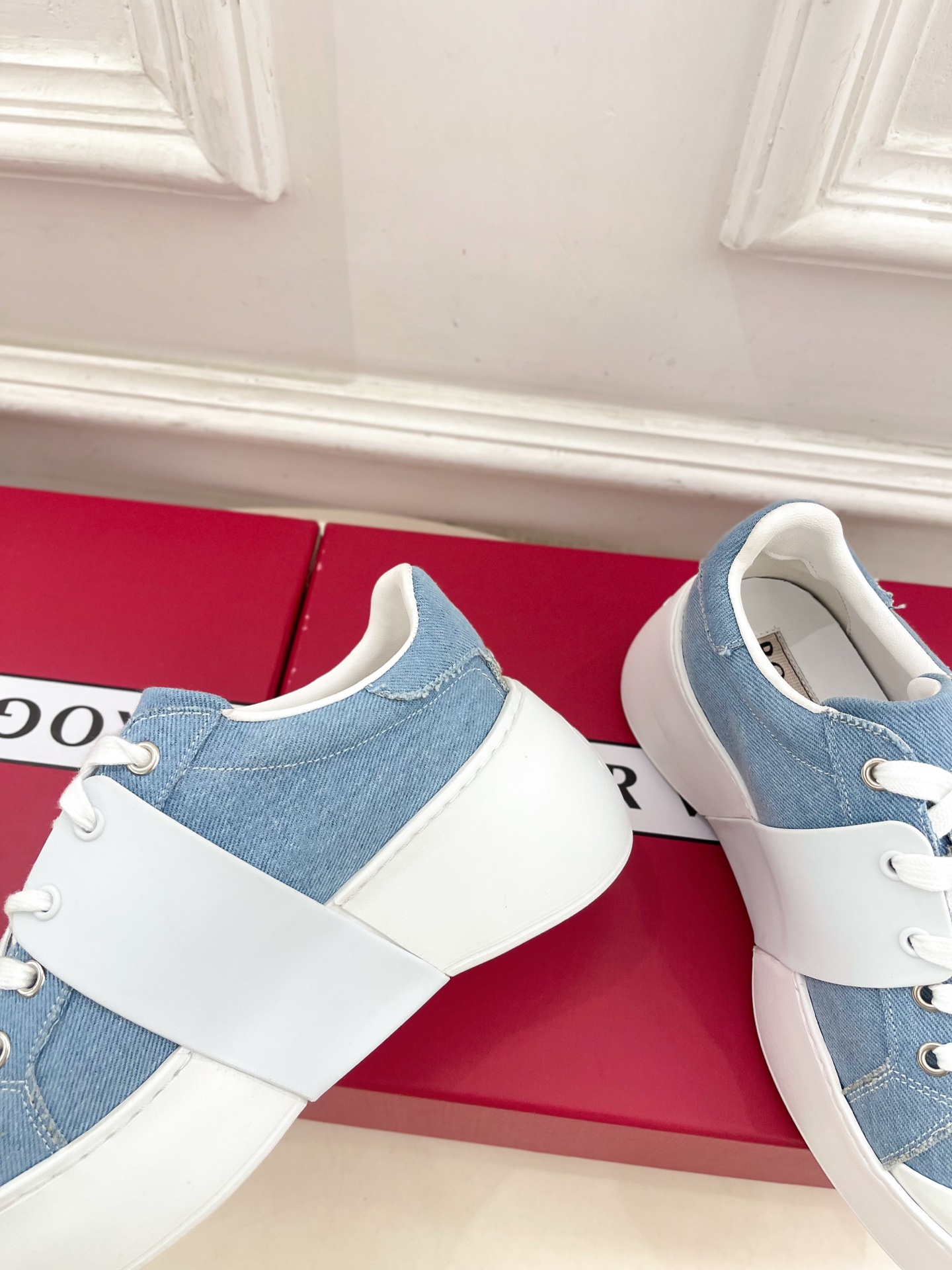 𝐑𝐨𝐠𝐞𝐫 𝐕𝐢𝐯𝐢𝐞r |  25𝐬𝐬 

❥2025秋冬新品   Viv'Skate钻扣运动休闲鞋系