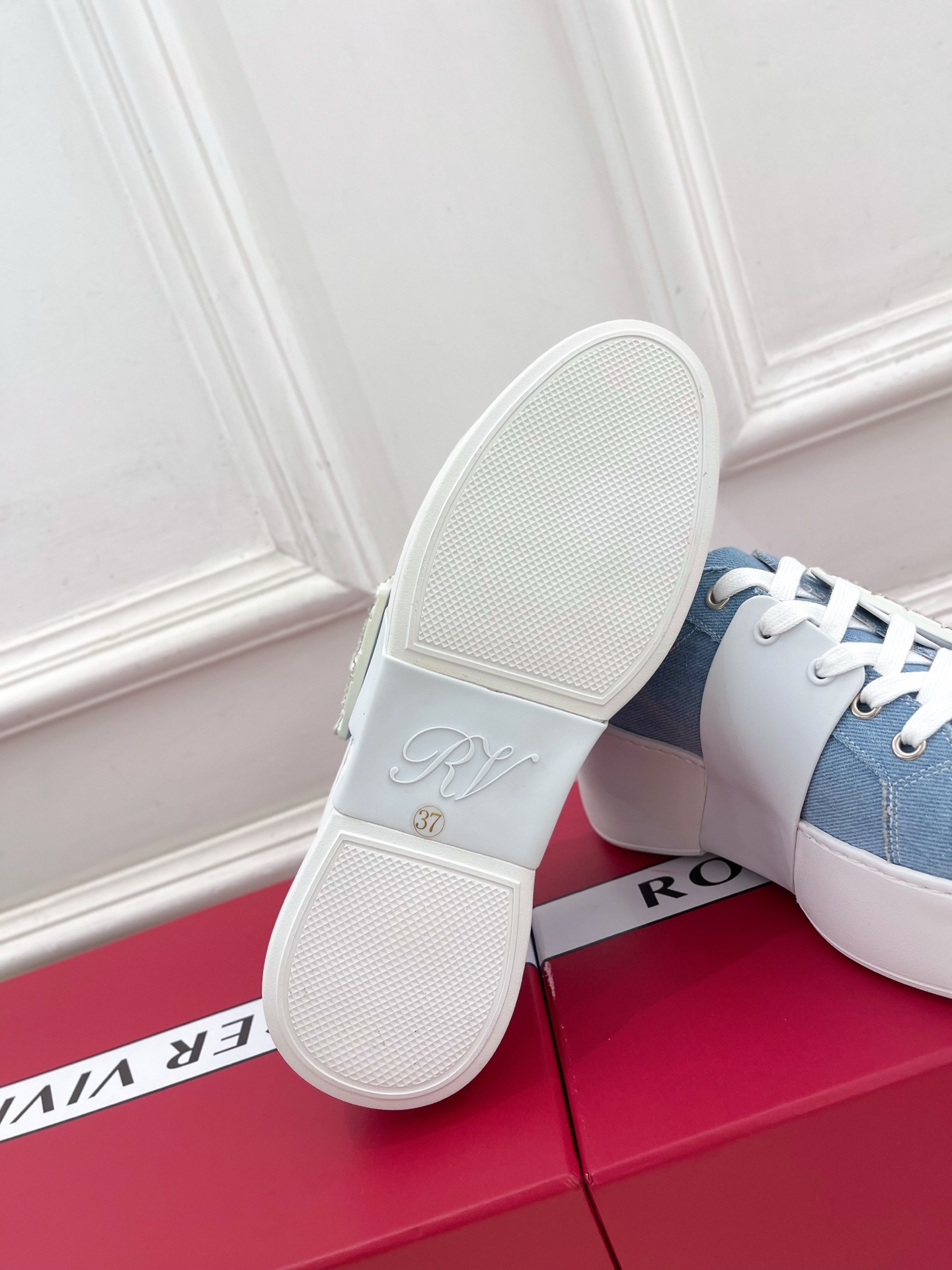 𝐑𝐨𝐠𝐞𝐫 𝐕𝐢𝐯𝐢𝐞r |  25𝐬𝐬 

❥2025秋冬新品   Viv'Skate钻扣运动休闲鞋系