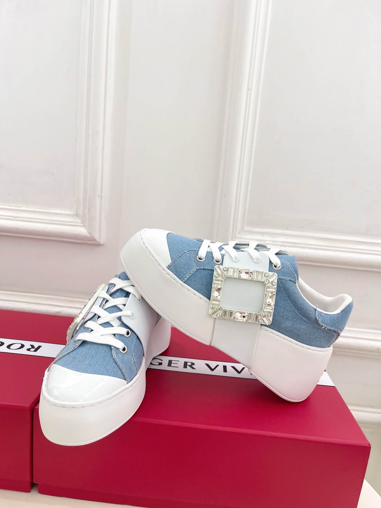 𝐑𝐨𝐠𝐞𝐫 𝐕𝐢𝐯𝐢𝐞r |  25𝐬𝐬 

❥2025秋冬新品   Viv'Skate钻扣运动休闲鞋系