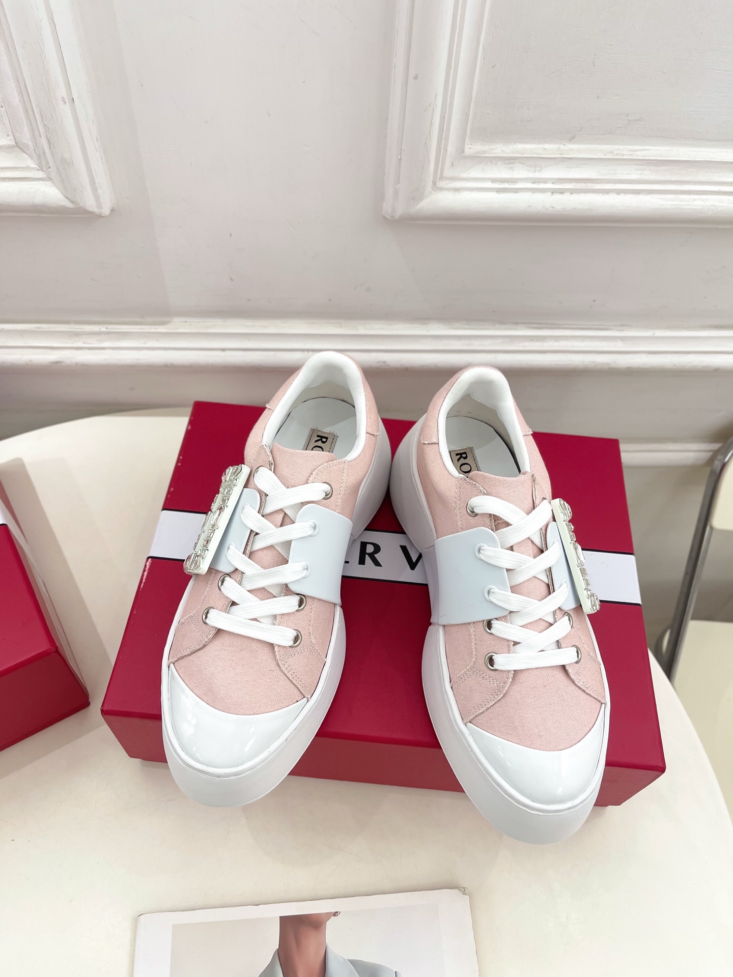 𝐑𝐨𝐠𝐞𝐫 𝐕𝐢𝐯𝐢𝐞r |  25𝐬𝐬 

❥2025秋冬新品   Viv'Skate钻扣运动休闲鞋系