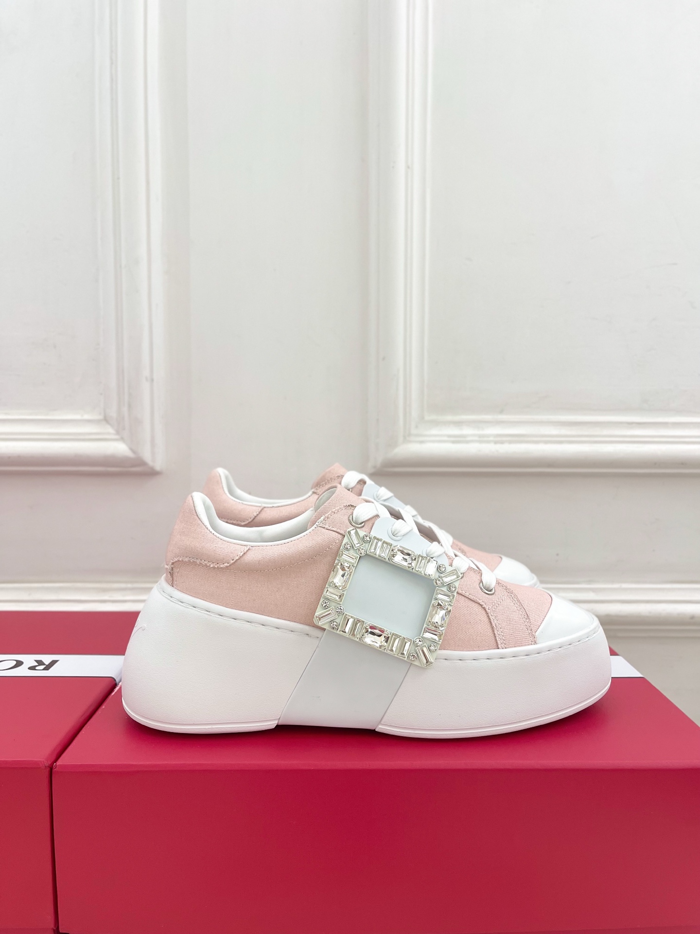 𝐑𝐨𝐠𝐞𝐫 𝐕𝐢𝐯𝐢𝐞r |  25𝐬𝐬 

❥2025秋冬新品   Viv'Skate钻扣运动休闲鞋系