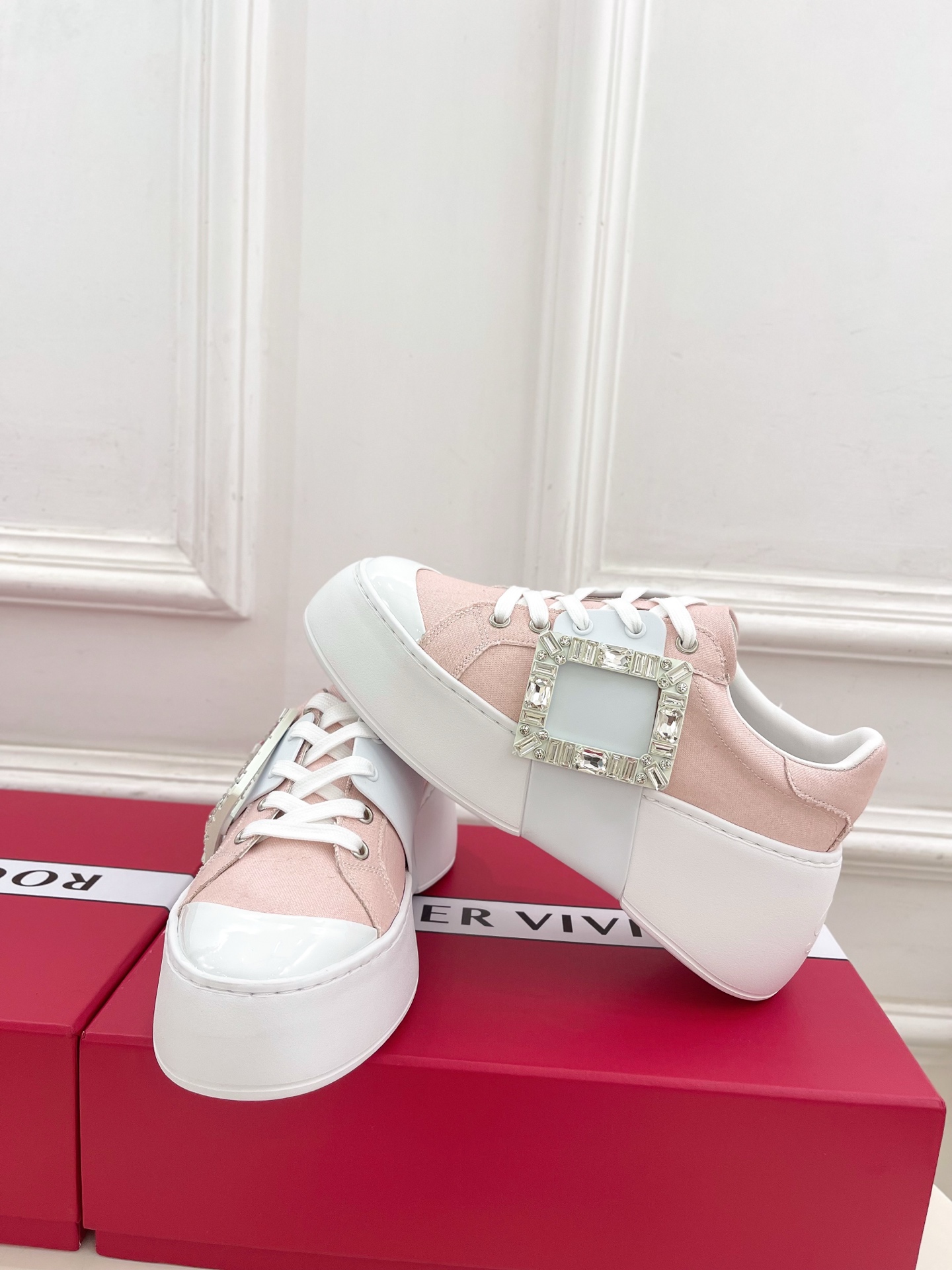𝐑𝐨𝐠𝐞𝐫 𝐕𝐢𝐯𝐢𝐞r |  25𝐬𝐬 

❥2025秋冬新品   Viv'Skate钻扣运动休闲鞋系