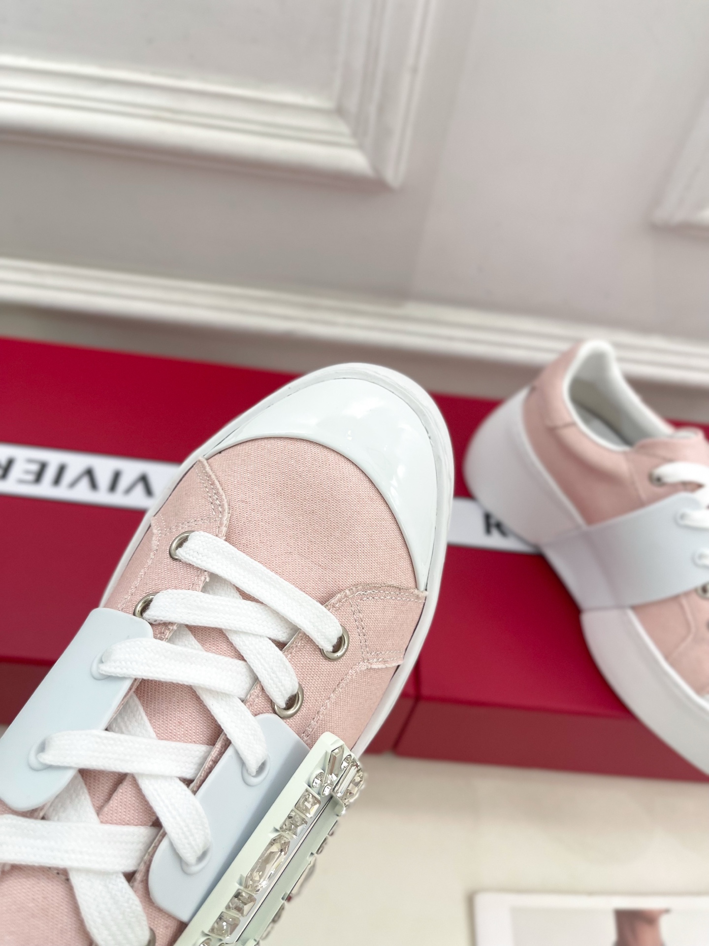 𝐑𝐨𝐠𝐞𝐫 𝐕𝐢𝐯𝐢𝐞r |  25𝐬𝐬 

❥2025秋冬新品   Viv'Skate钻扣运动休闲鞋系