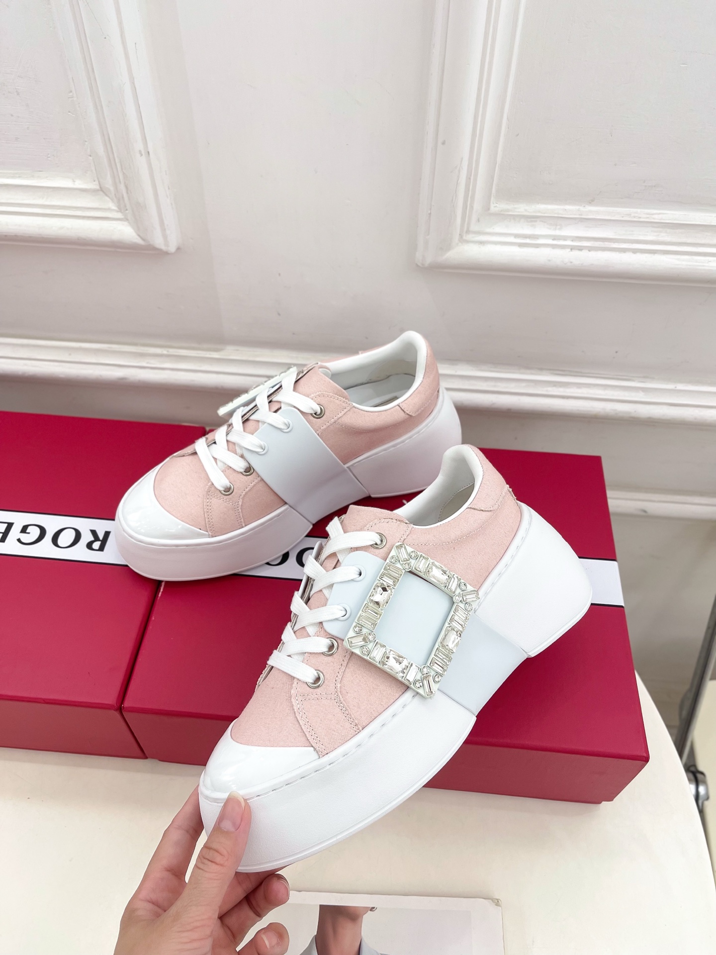 𝐑𝐨𝐠𝐞𝐫 𝐕𝐢𝐯𝐢𝐞r |  25𝐬𝐬 

❥2025秋冬新品   Viv'Skate钻扣运动休闲鞋系