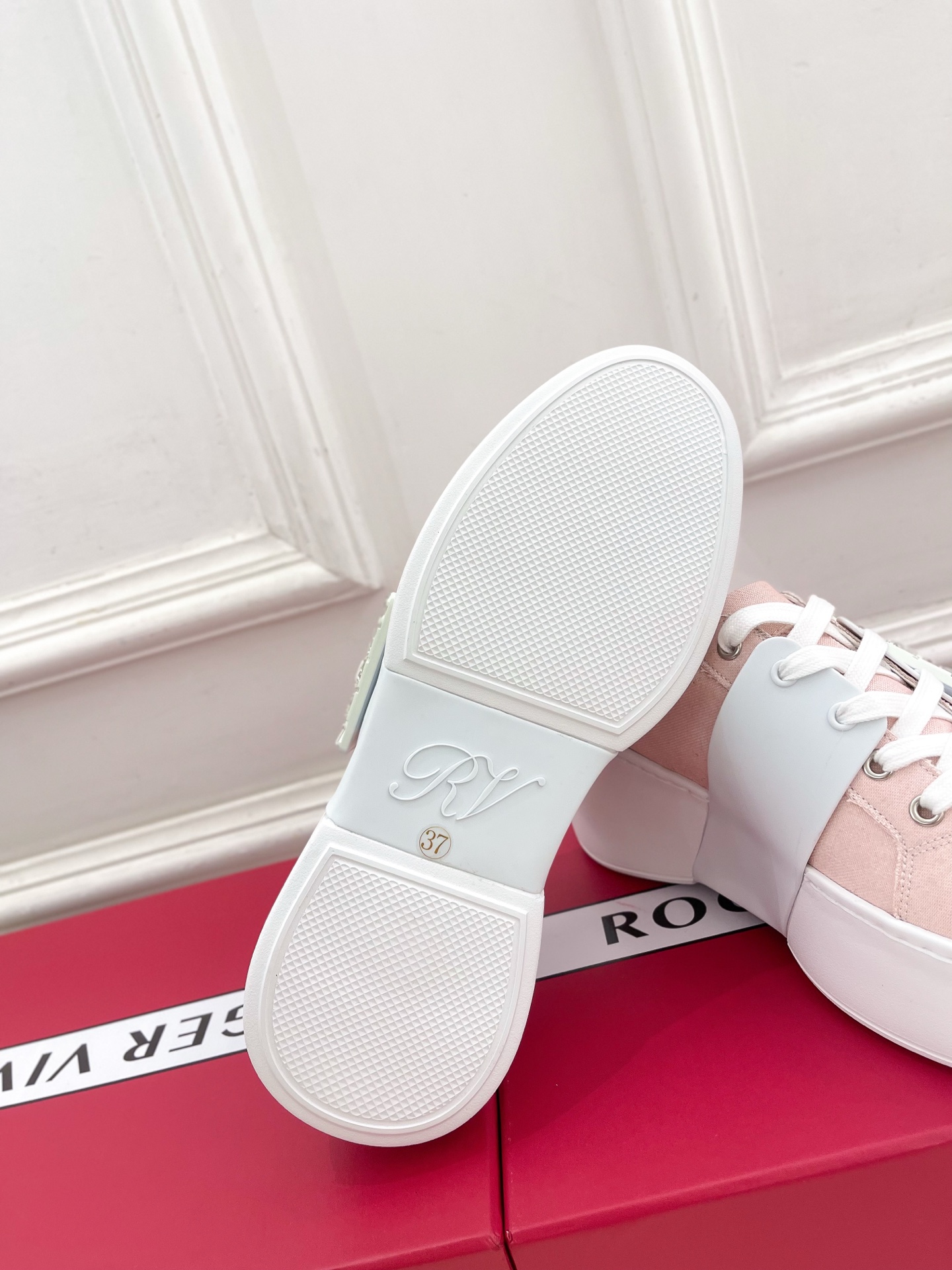 𝐑𝐨𝐠𝐞𝐫 𝐕𝐢𝐯𝐢𝐞r |  25𝐬𝐬 

❥2025秋冬新品   Viv'Skate钻扣运动休闲鞋系