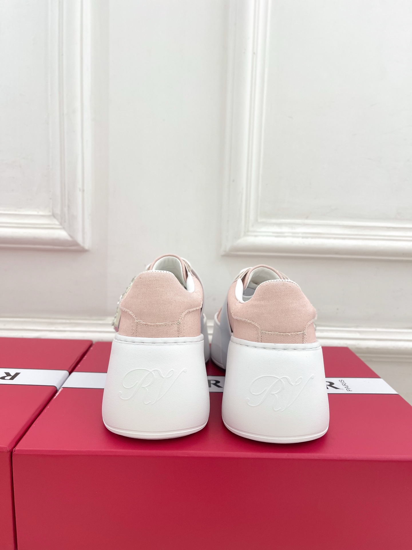 𝐑𝐨𝐠𝐞𝐫 𝐕𝐢𝐯𝐢𝐞r |  25𝐬𝐬 

❥2025秋冬新品   Viv'Skate钻扣运动休闲鞋系