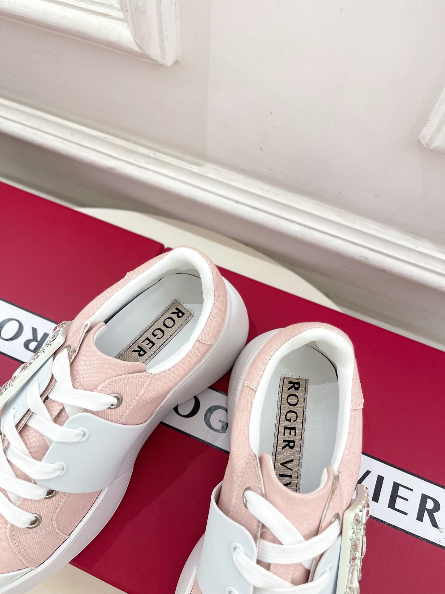 𝐑𝐨𝐠𝐞𝐫 𝐕𝐢𝐯𝐢𝐞r |  25𝐬𝐬 

❥2025秋冬新品   Viv'Skate钻扣运动休闲鞋系