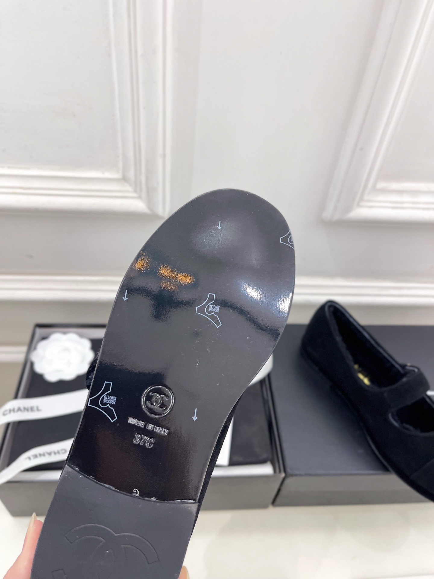𝐂𝐇𝐀𝐍𝐄𝐋  | 小香  25𝐬𝐬 

🦋2025 秋冬新品  专柜经典款 小香双C扣玛丽珍毛毛鞋系列