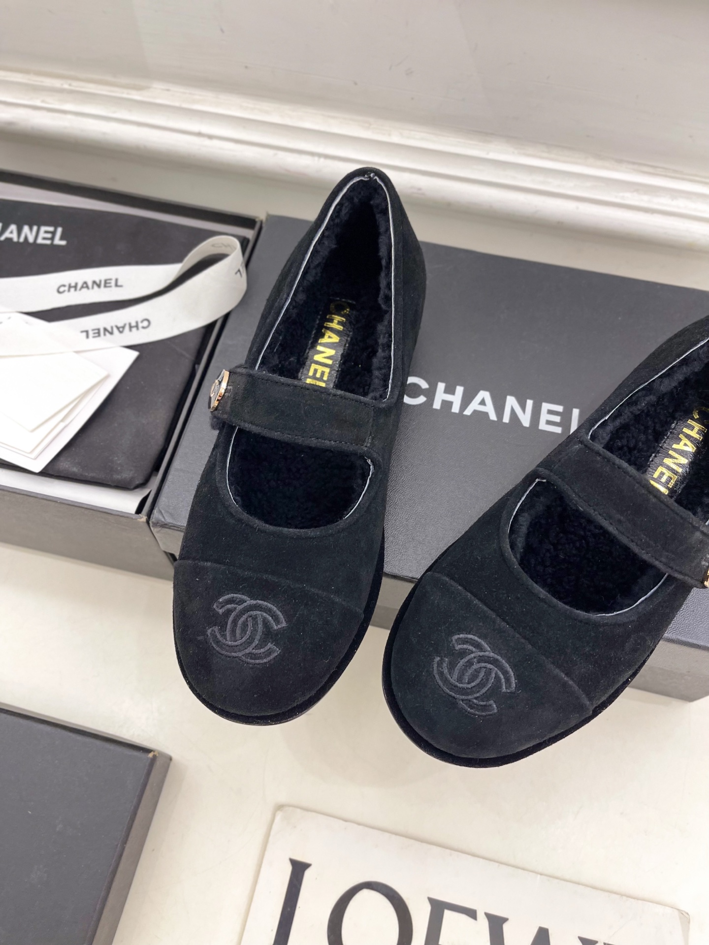 𝐂𝐇𝐀𝐍𝐄𝐋  | 小香  25𝐬𝐬 

🦋2025 秋冬新品  专柜经典款 小香双C扣玛丽珍毛毛鞋系列