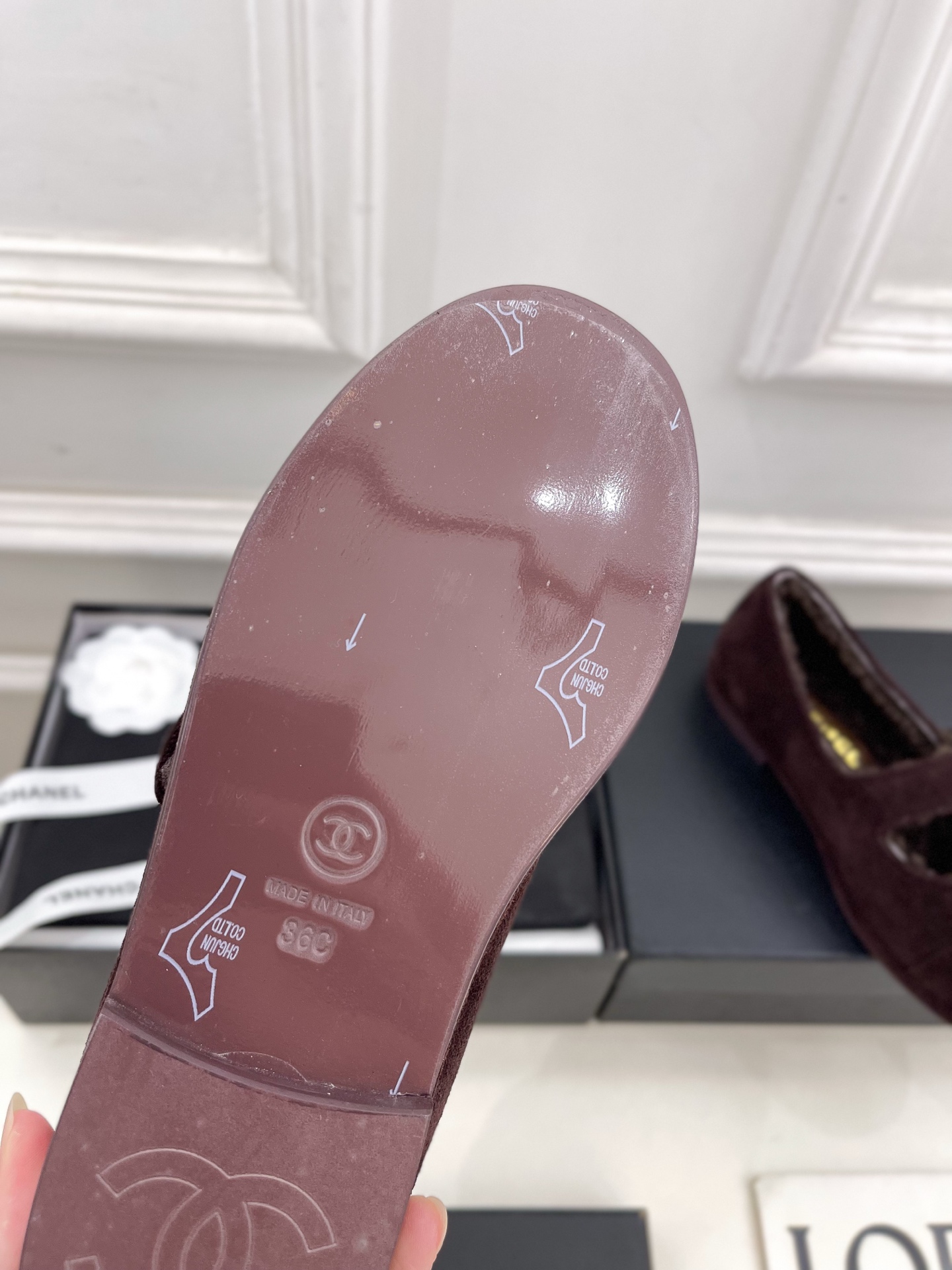 𝐂𝐇𝐀𝐍𝐄𝐋  | 小香  25𝐬𝐬 

🦋2025 秋冬新品  专柜经典款 小香双C扣玛丽珍毛毛鞋系列