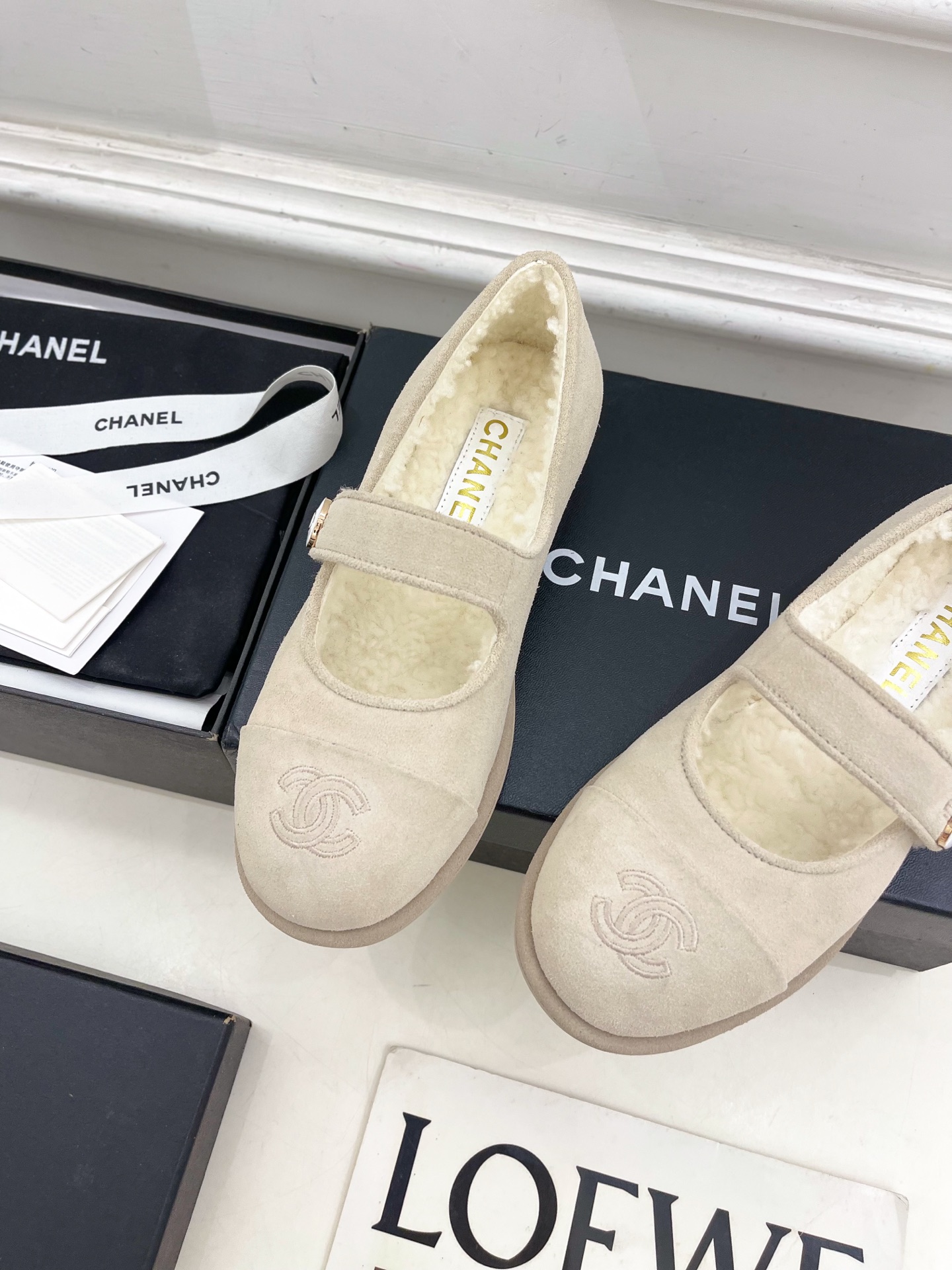 𝐂𝐇𝐀𝐍𝐄𝐋  | 小香  25𝐬𝐬 

🦋2025 秋冬新品  专柜经典款 小香双C扣玛丽珍毛毛鞋系列
