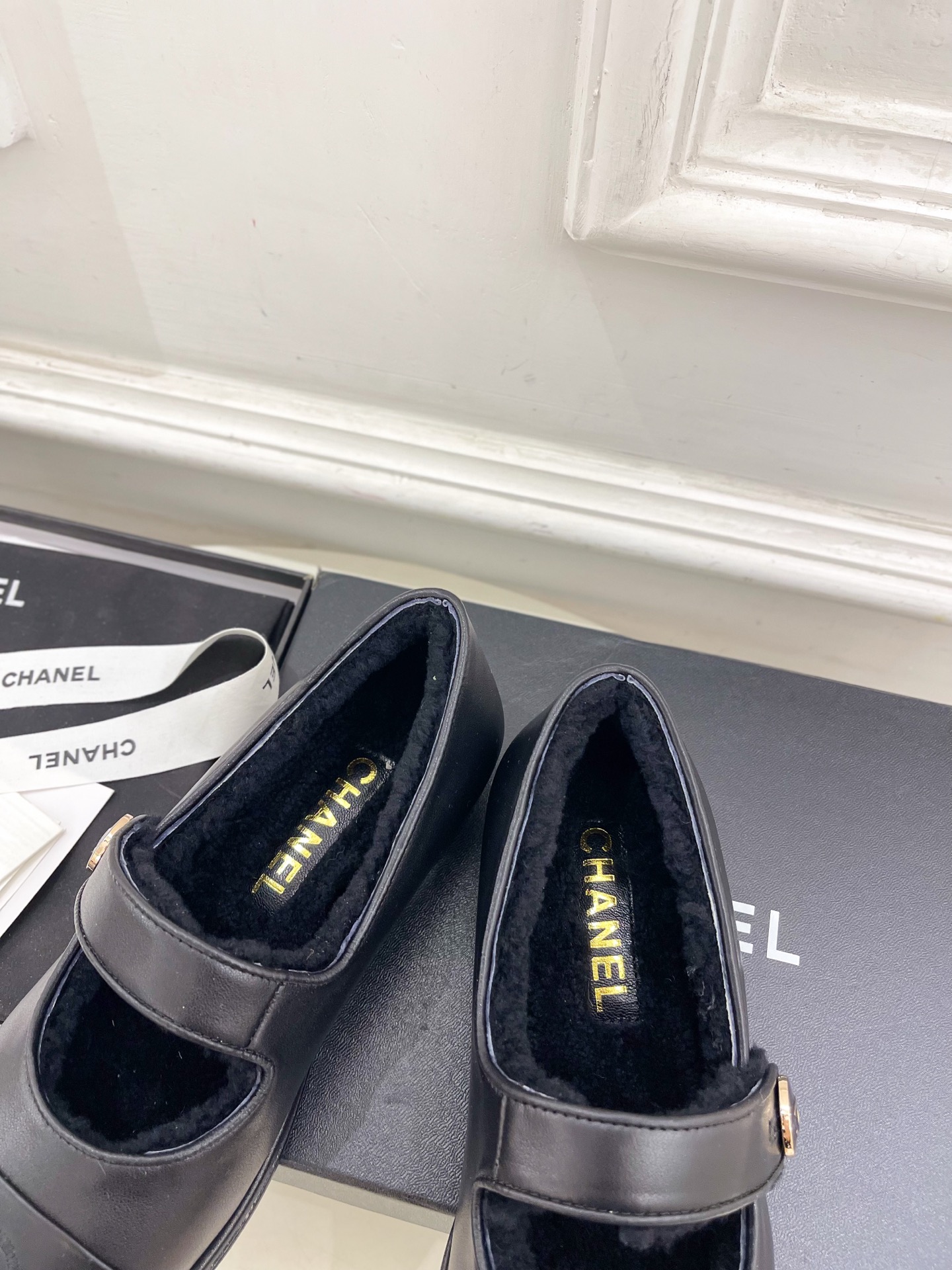𝐂𝐇𝐀𝐍𝐄𝐋  | 小香  25𝐬𝐬 

🦋2025 秋冬新品  专柜经典款 小香双C扣玛丽珍毛毛鞋系列