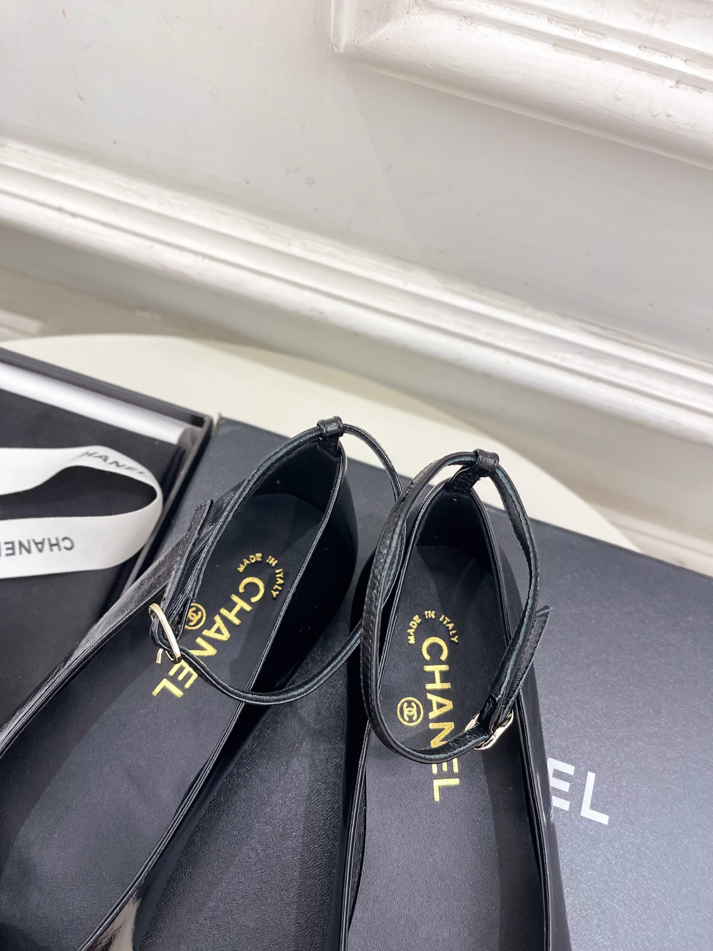 𝐂𝐇𝐀𝐍𝐄𝐋  | 小香  25𝐬𝐬 

🦋2025 春夏新品 小香山茶花玛丽珍方头单鞋系列上新〰

🍬