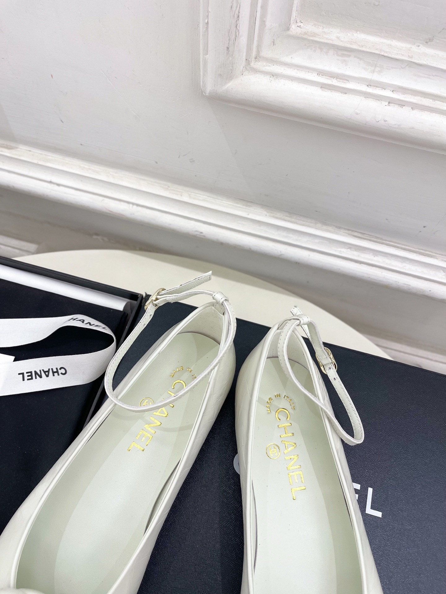 𝐂𝐇𝐀𝐍𝐄𝐋  | 小香  25𝐬𝐬 

🦋2025 春夏新品 小香山茶花玛丽珍方头单鞋系列上新〰

🍬