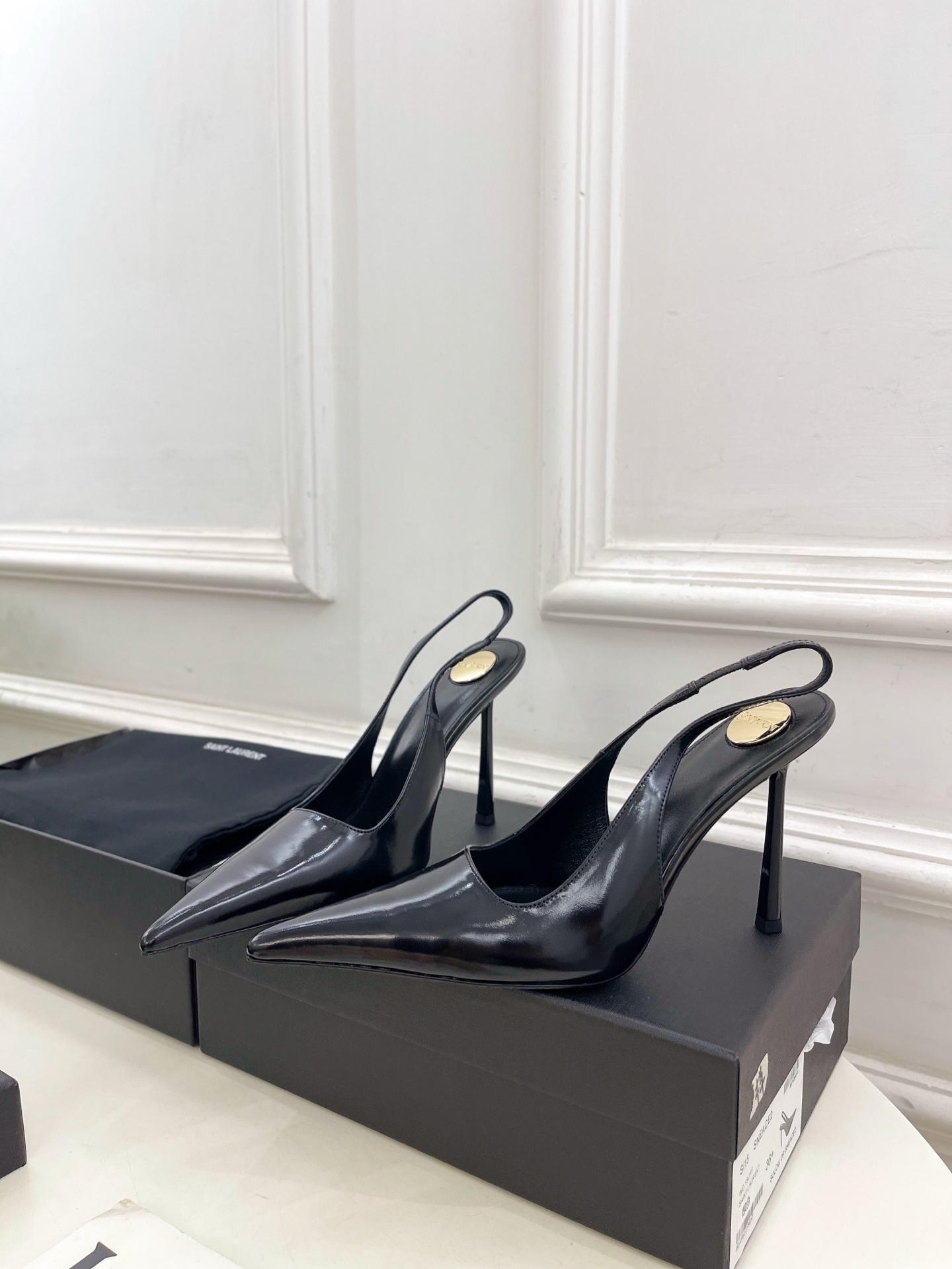 SAIN*LAURENT  圣罗兰 2025早春新品VENDOME漆皮露跟高跟鞋上新☑️
———————