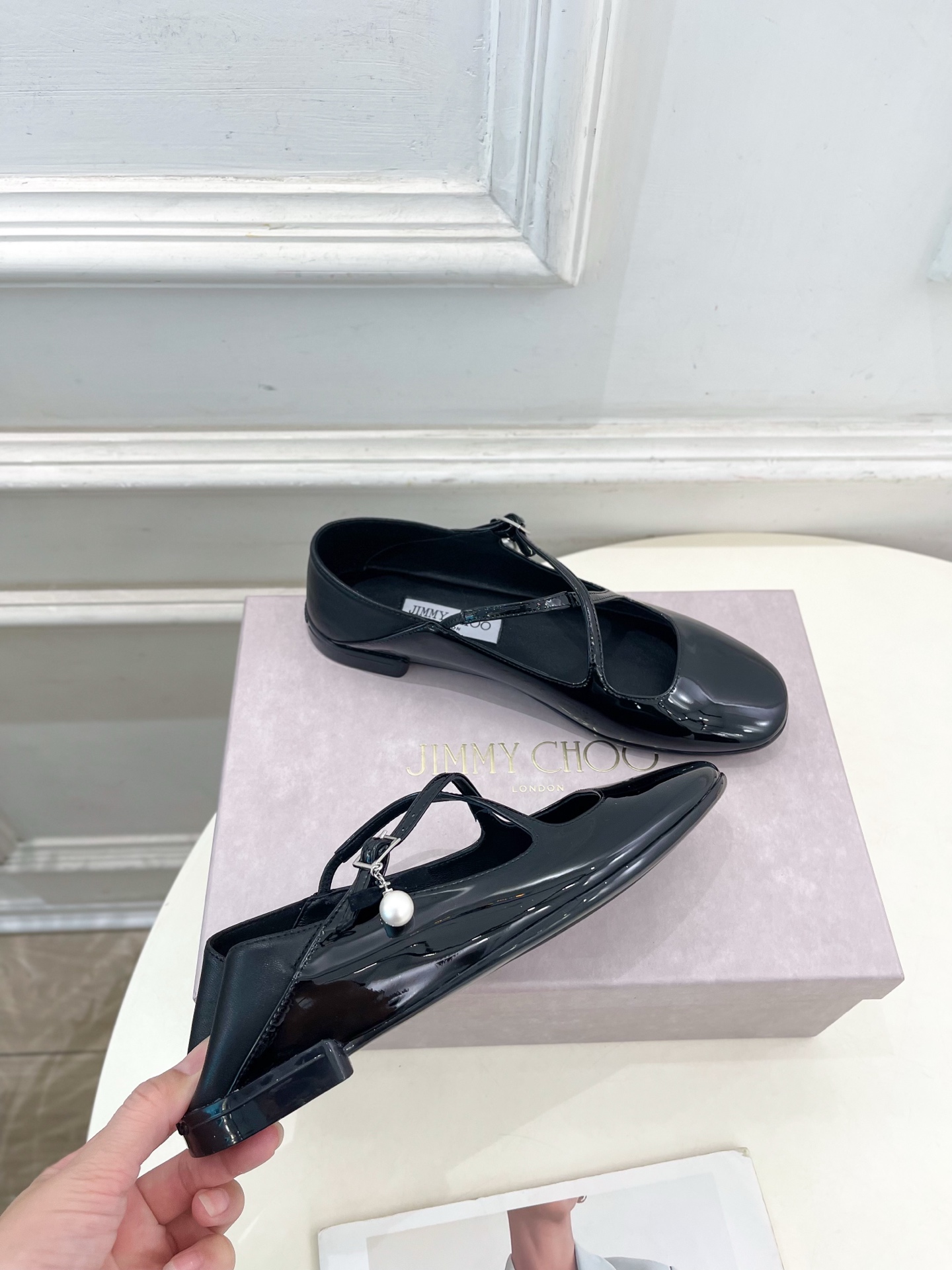 JimmyChoo✨吉米周 25ss ———
    
2025春夏新品 专柜最新 Eleri Ball