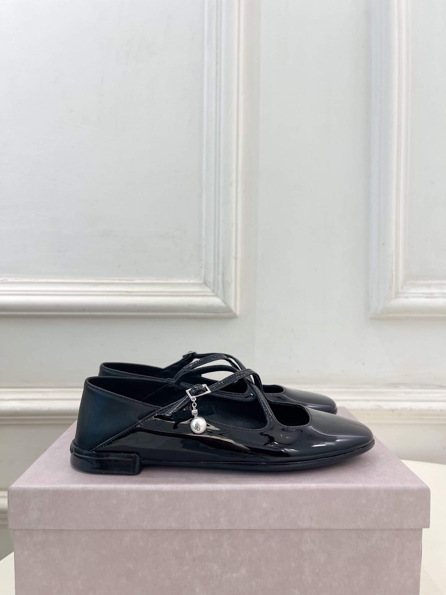 JimmyChoo✨吉米周 25ss ———
    
2025春夏新品 专柜最新 Eleri Ball