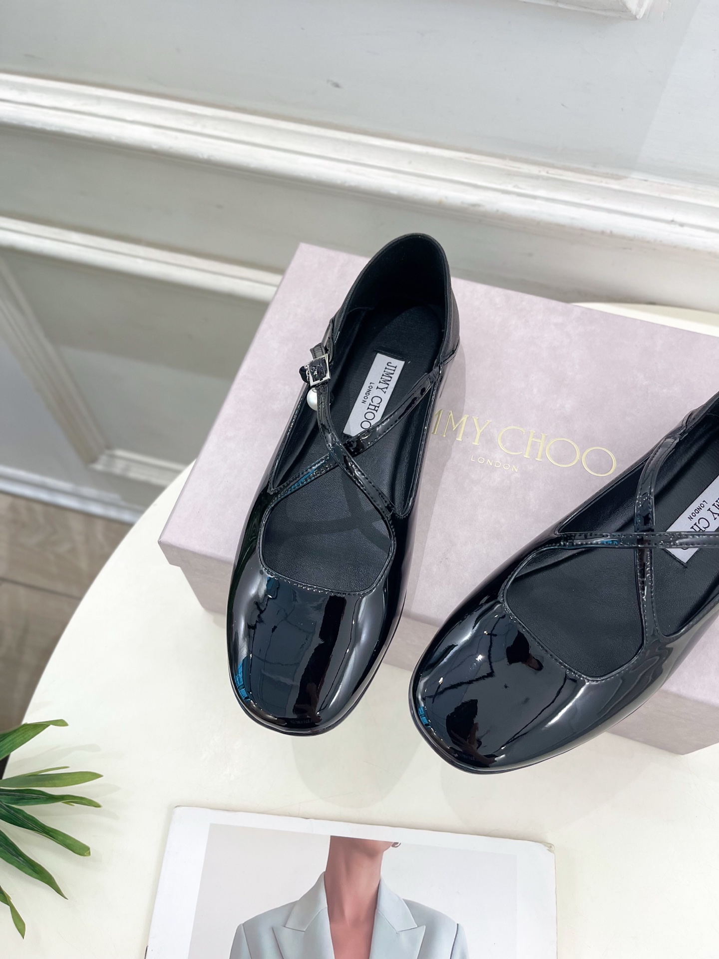 JimmyChoo✨吉米周 25ss ———
    
2025春夏新品 专柜最新 Eleri Ball