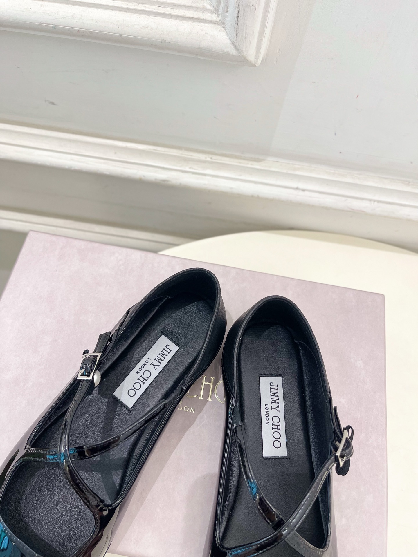 JimmyChoo✨吉米周 25ss ———
    
2025春夏新品 专柜最新 Eleri Ball