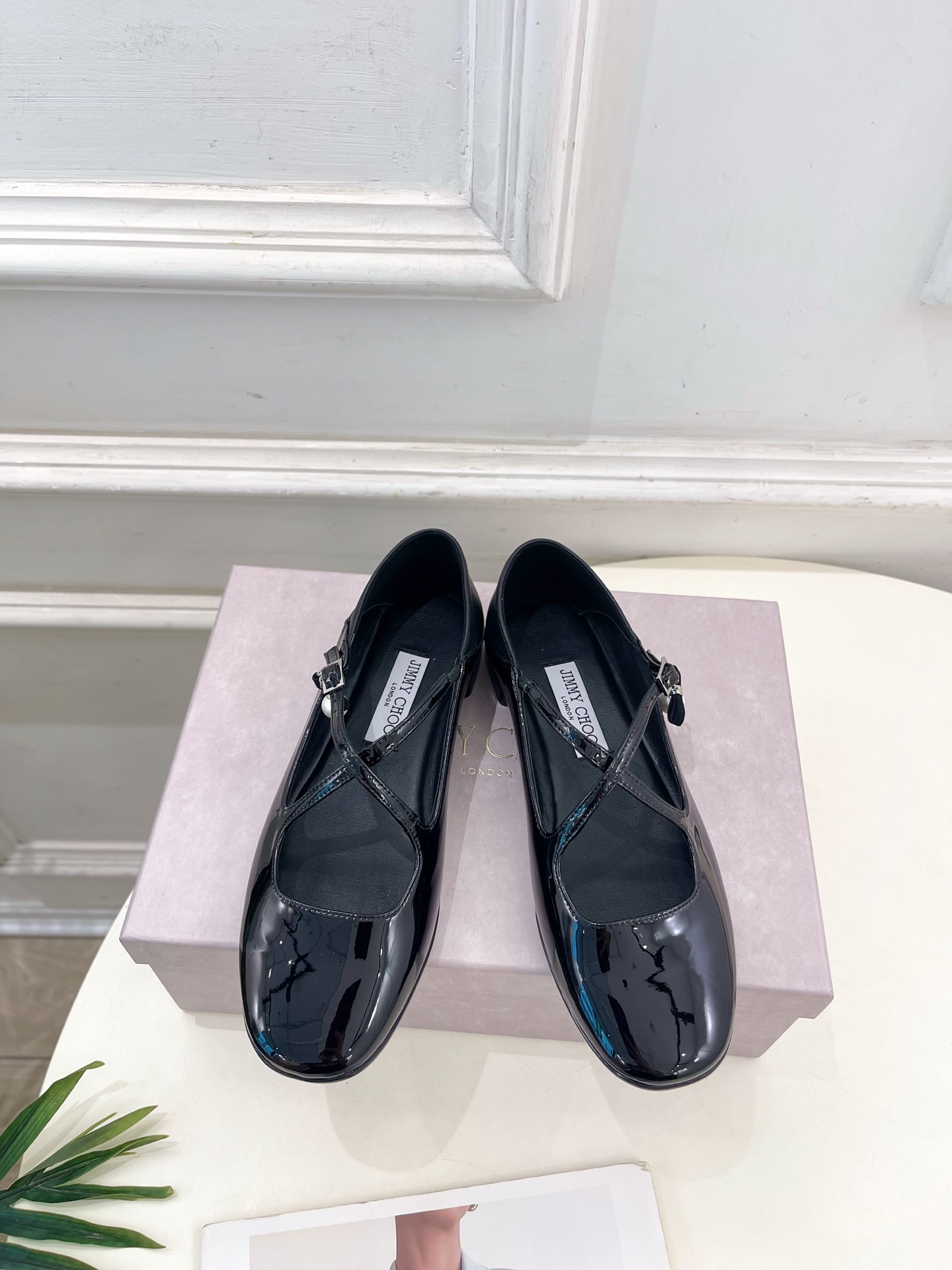 JimmyChoo✨吉米周 25ss ———
    
2025春夏新品 专柜最新 Eleri Ball