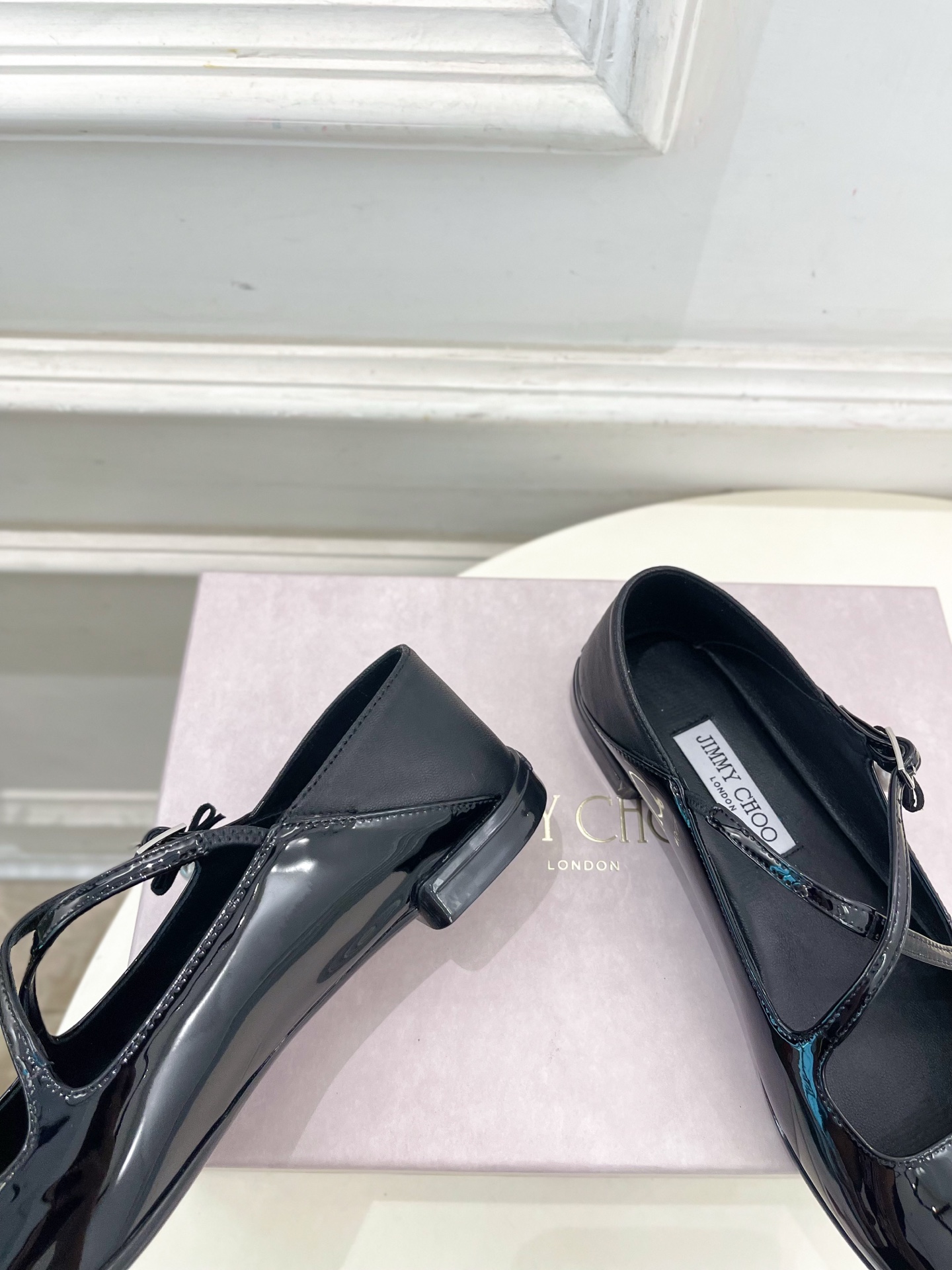 JimmyChoo✨吉米周 25ss ———
    
2025春夏新品 专柜最新 Eleri Ball