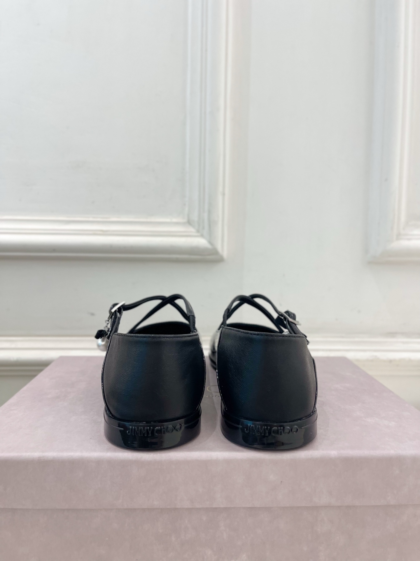 JimmyChoo✨吉米周 25ss ———
    
2025春夏新品 专柜最新 Eleri Ball