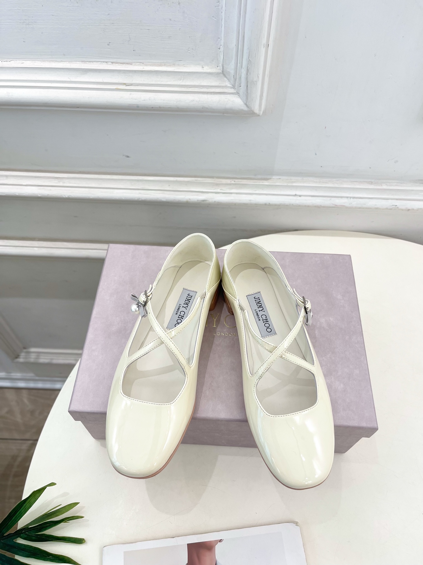 JimmyChoo✨吉米周 25ss ———
    
2025春夏新品 专柜最新 Eleri Ball