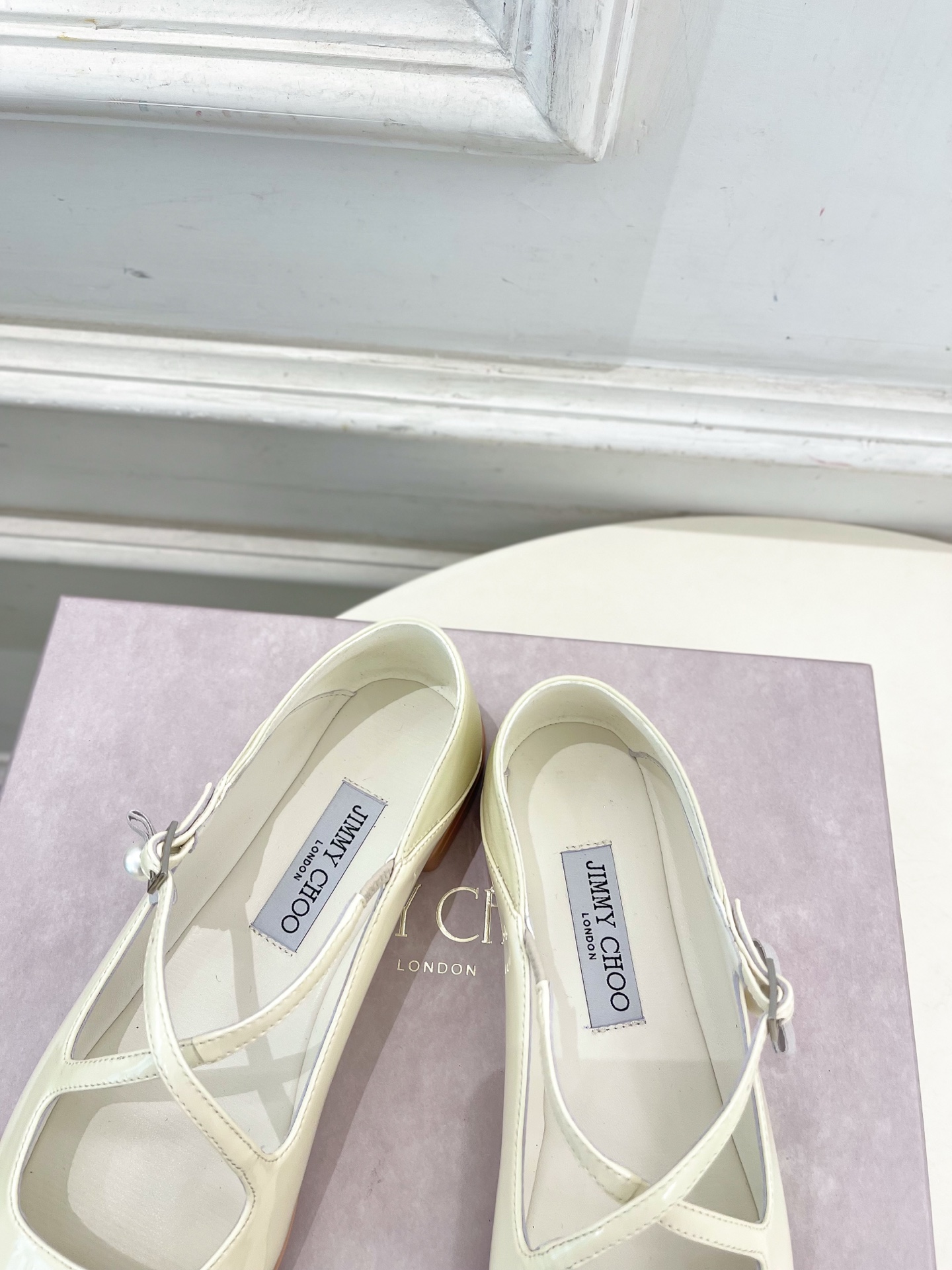 JimmyChoo✨吉米周 25ss ———
    
2025春夏新品 专柜最新 Eleri Ball