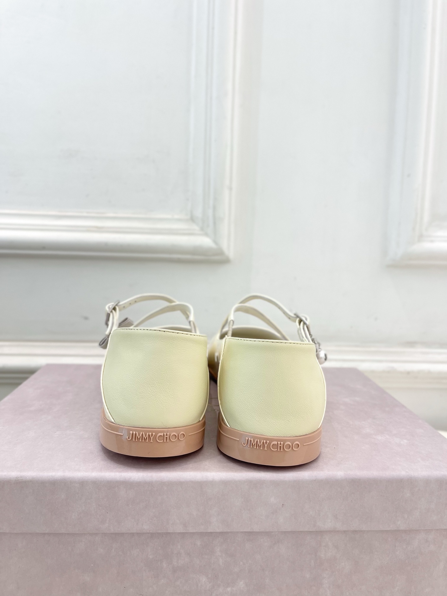 JimmyChoo✨吉米周 25ss ———
    
2025春夏新品 专柜最新 Eleri Ball