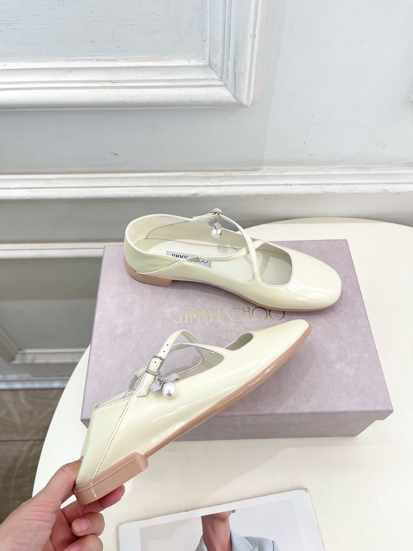 JimmyChoo✨吉米周 25ss ———
    
2025春夏新品 专柜最新 Eleri Ball