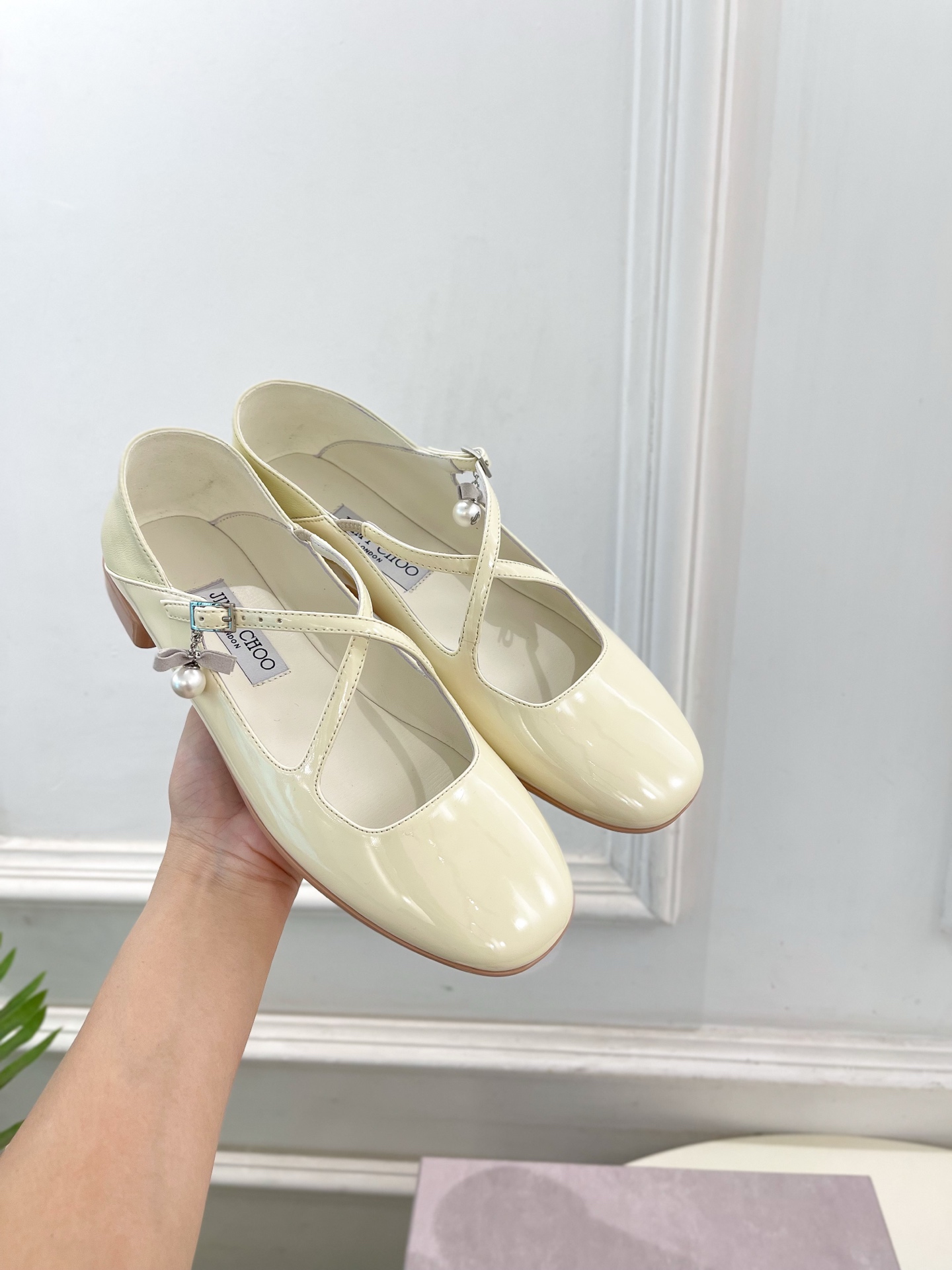 JimmyChoo✨吉米周 25ss ———
    
2025春夏新品 专柜最新 Eleri Ball