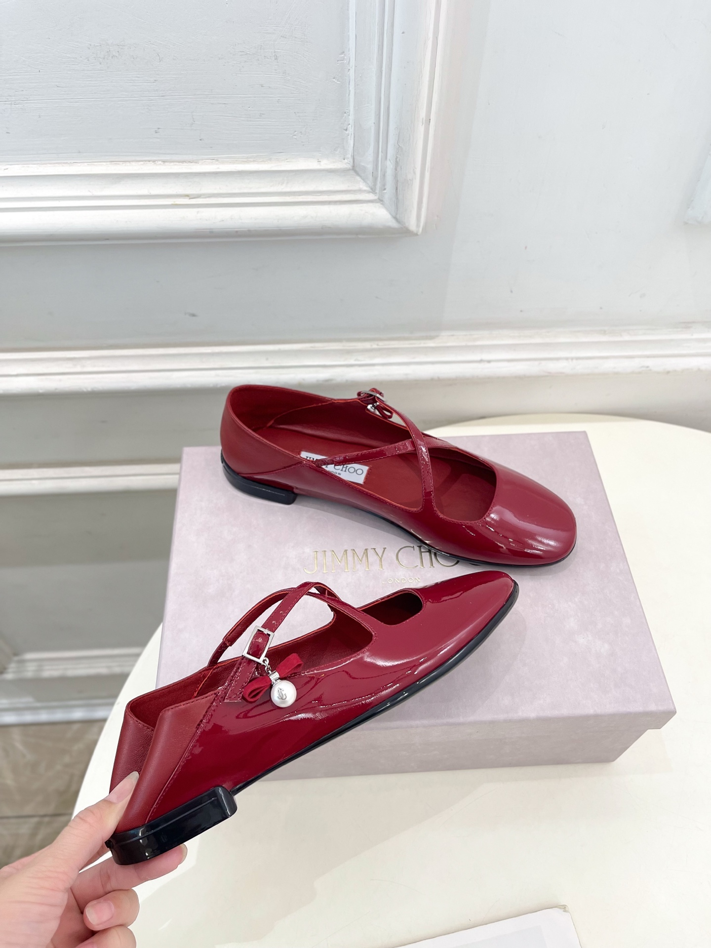JimmyChoo✨吉米周 25ss ———
    
2025春夏新品 专柜最新 Eleri Ball