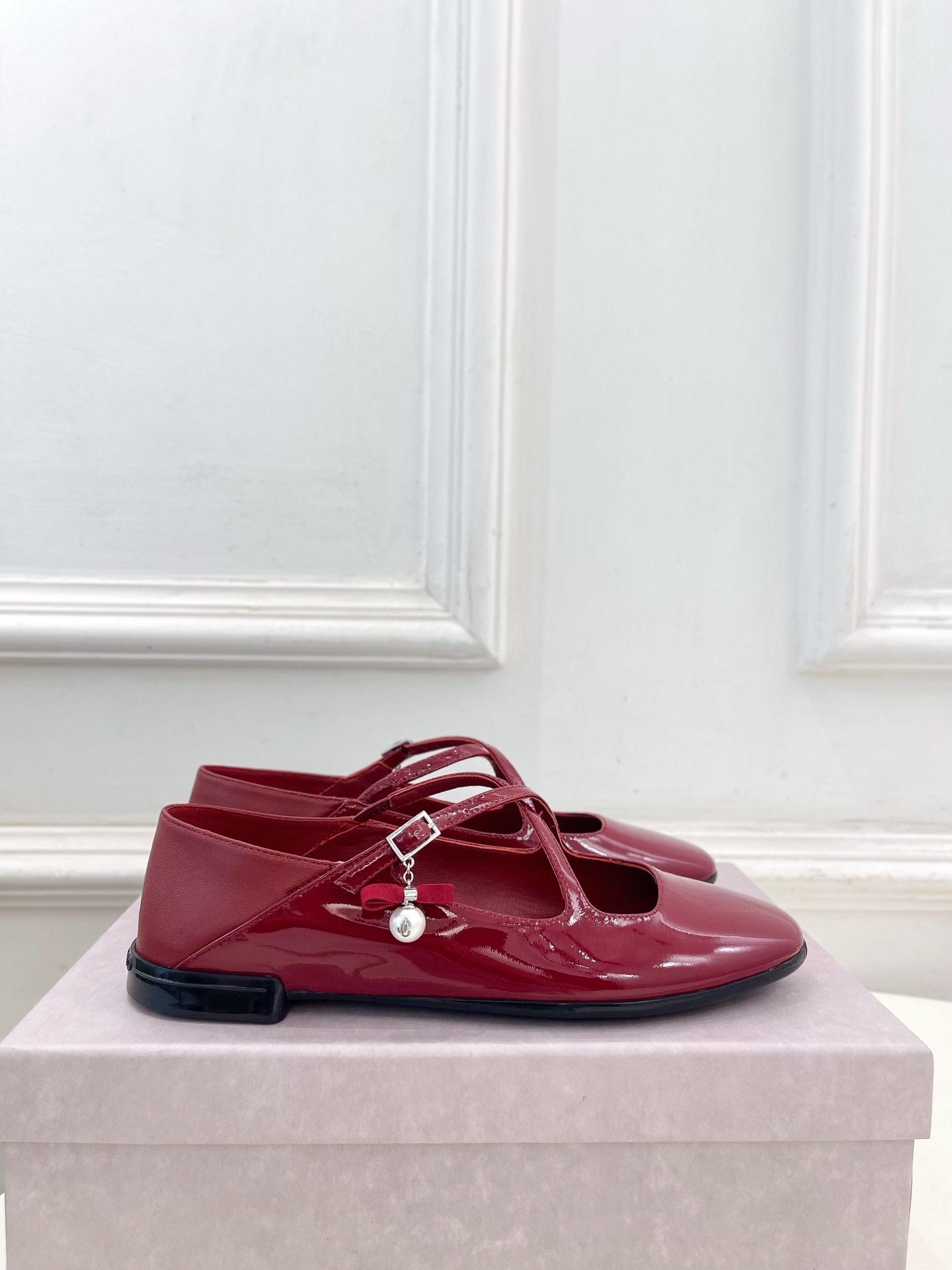 JimmyChoo✨吉米周 25ss ———
    
2025春夏新品 专柜最新 Eleri Ball