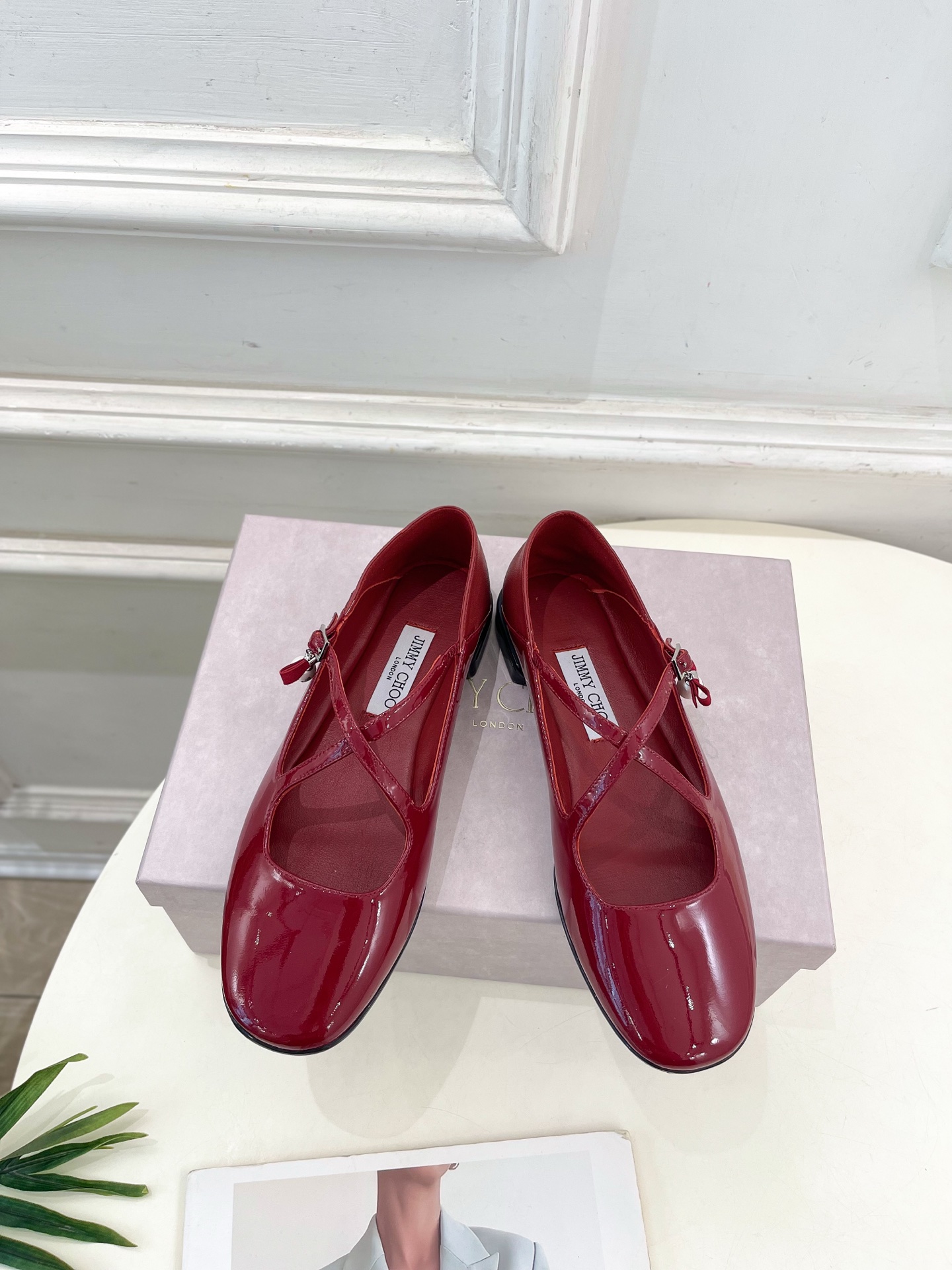 JimmyChoo✨吉米周 25ss ———
    
2025春夏新品 专柜最新 Eleri Ball