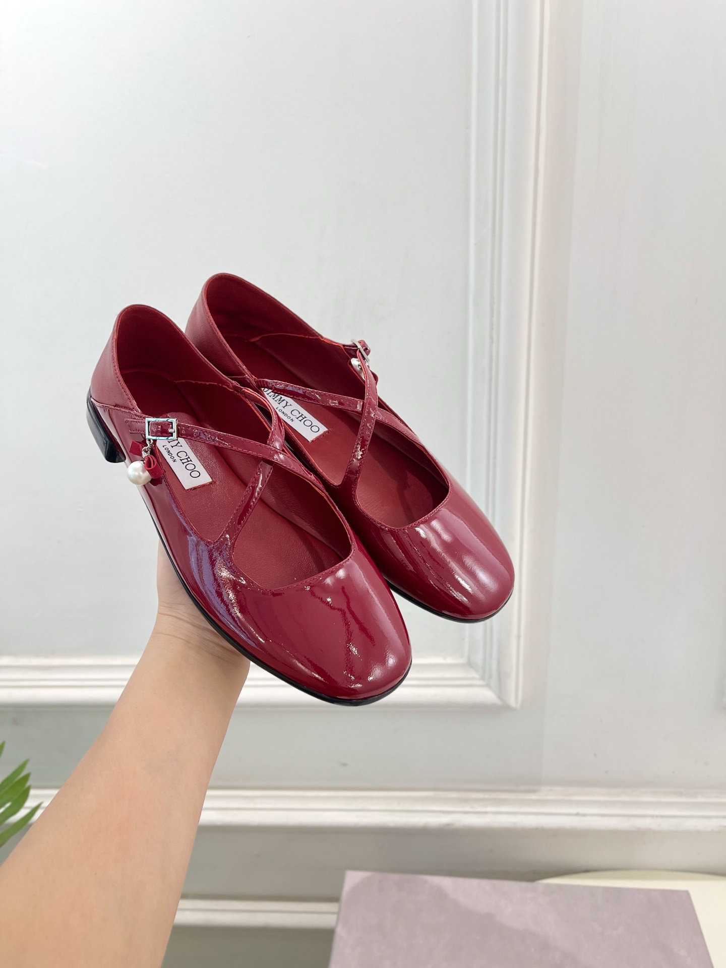 JimmyChoo✨吉米周 25ss ———
    
2025春夏新品 专柜最新 Eleri Ball