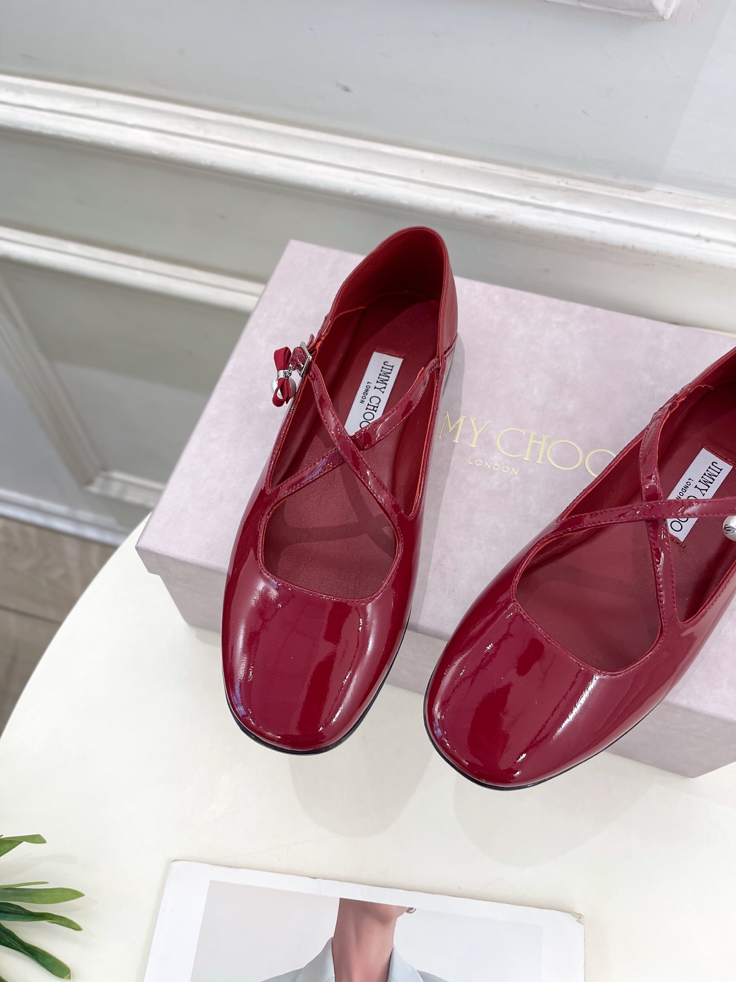 JimmyChoo✨吉米周 25ss ———
    
2025春夏新品 专柜最新 Eleri Ball