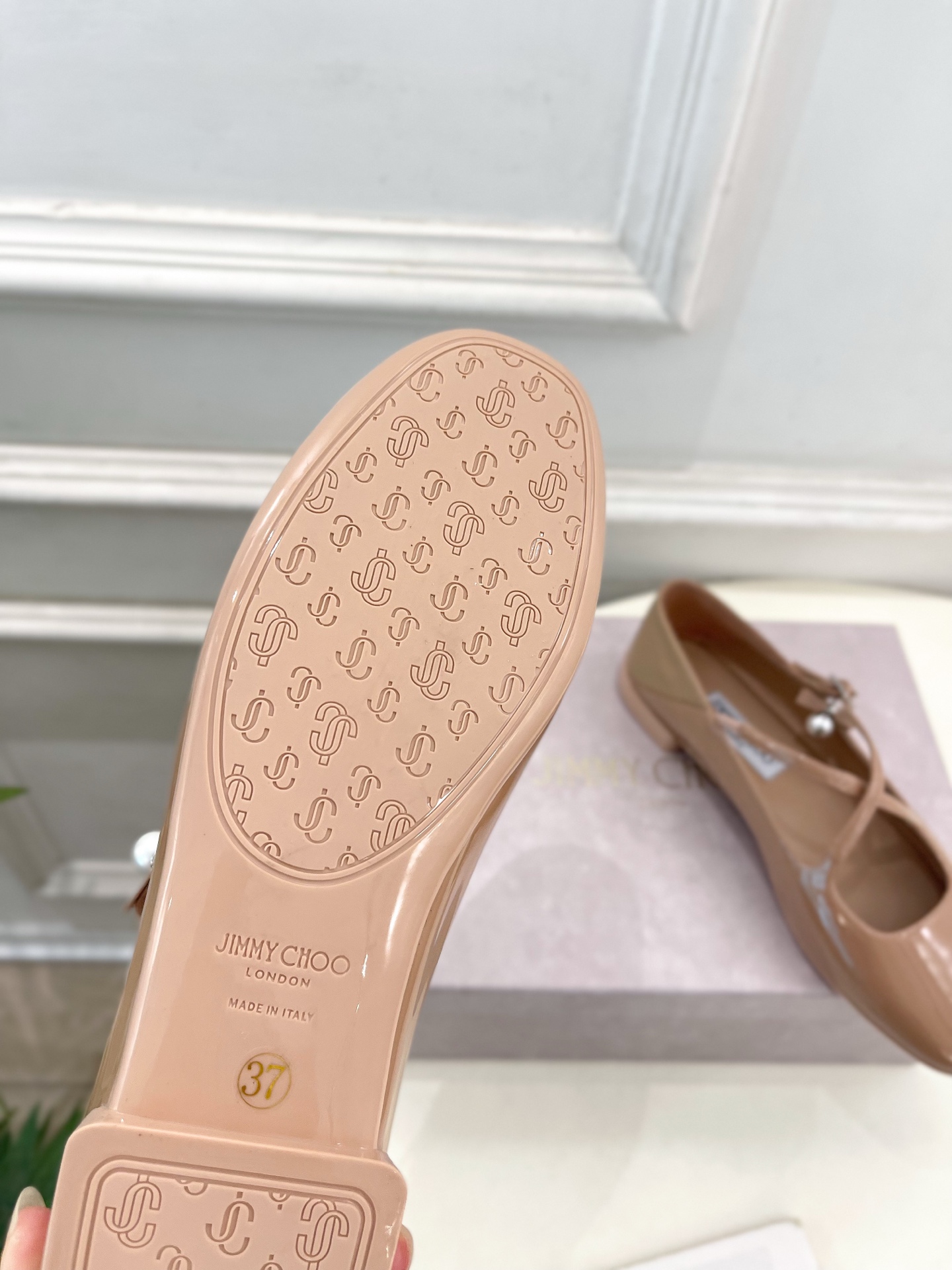 JimmyChoo✨吉米周 25ss ———
    
2025春夏新品 专柜最新 Eleri Ball