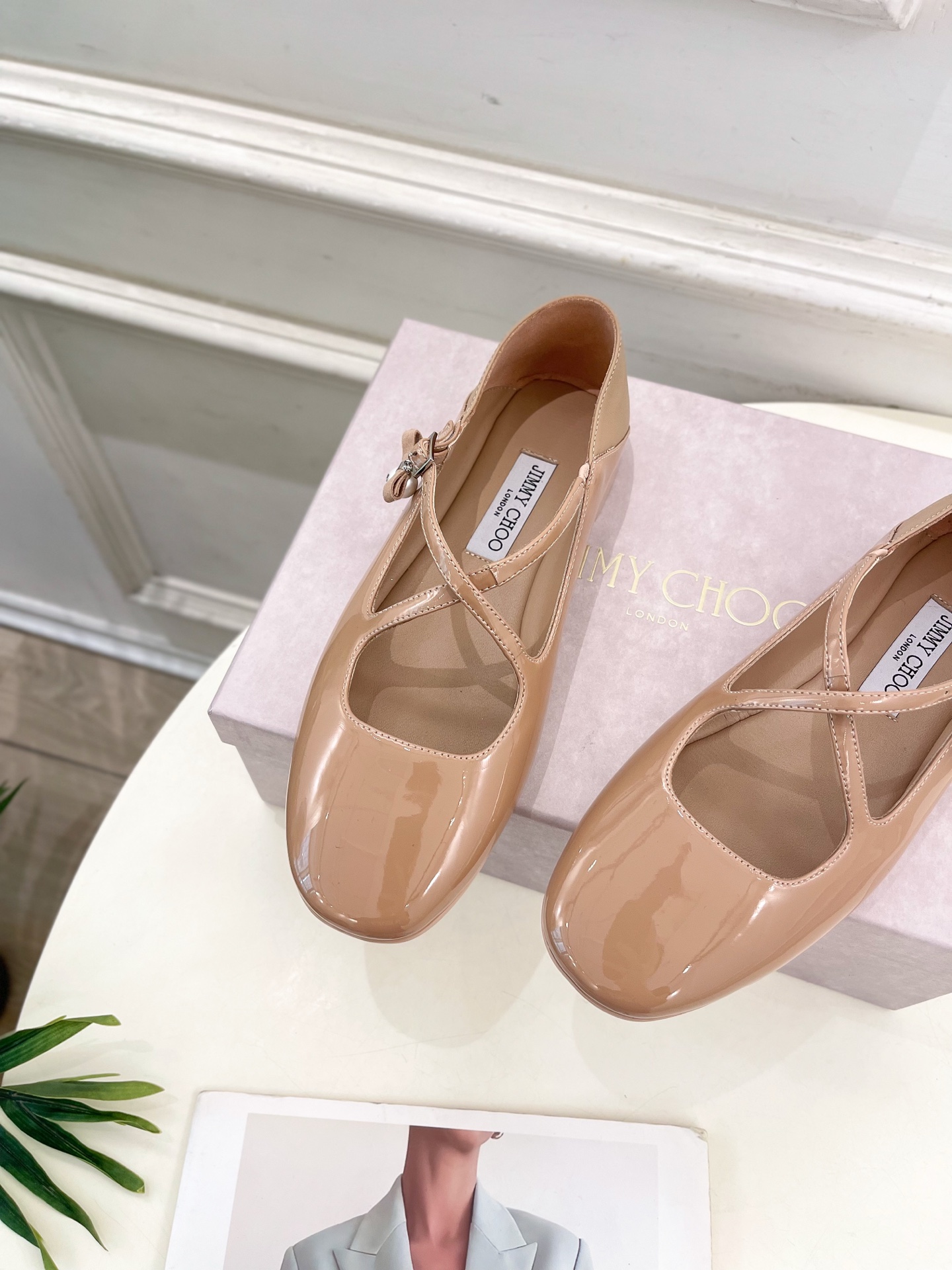 JimmyChoo✨吉米周 25ss ———
    
2025春夏新品 专柜最新 Eleri Ball