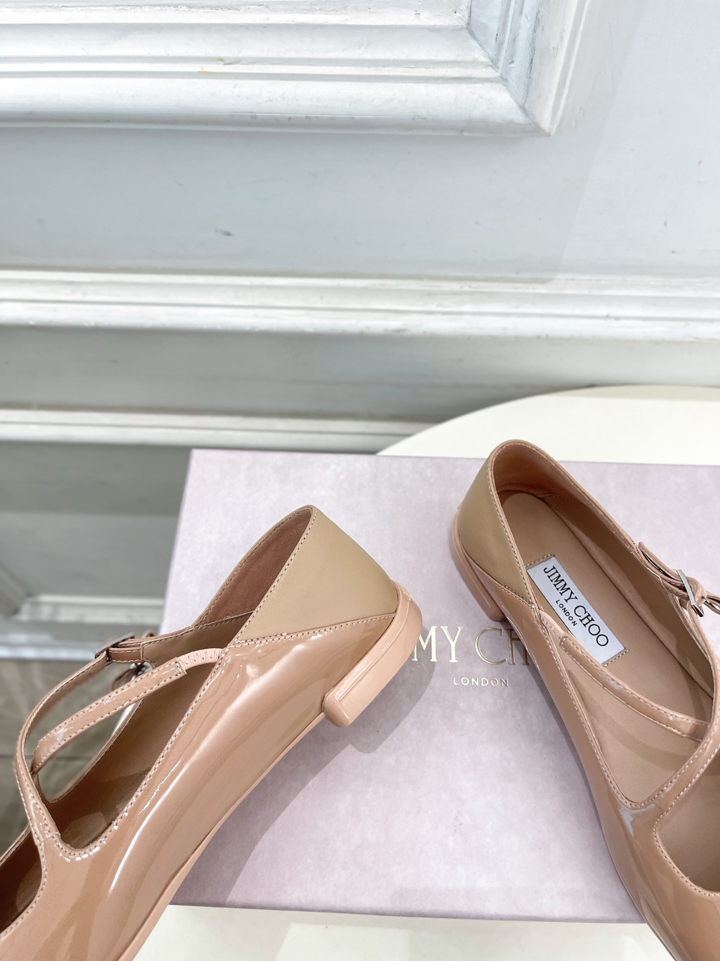 JimmyChoo✨吉米周 25ss ———
    
2025春夏新品 专柜最新 Eleri Ball