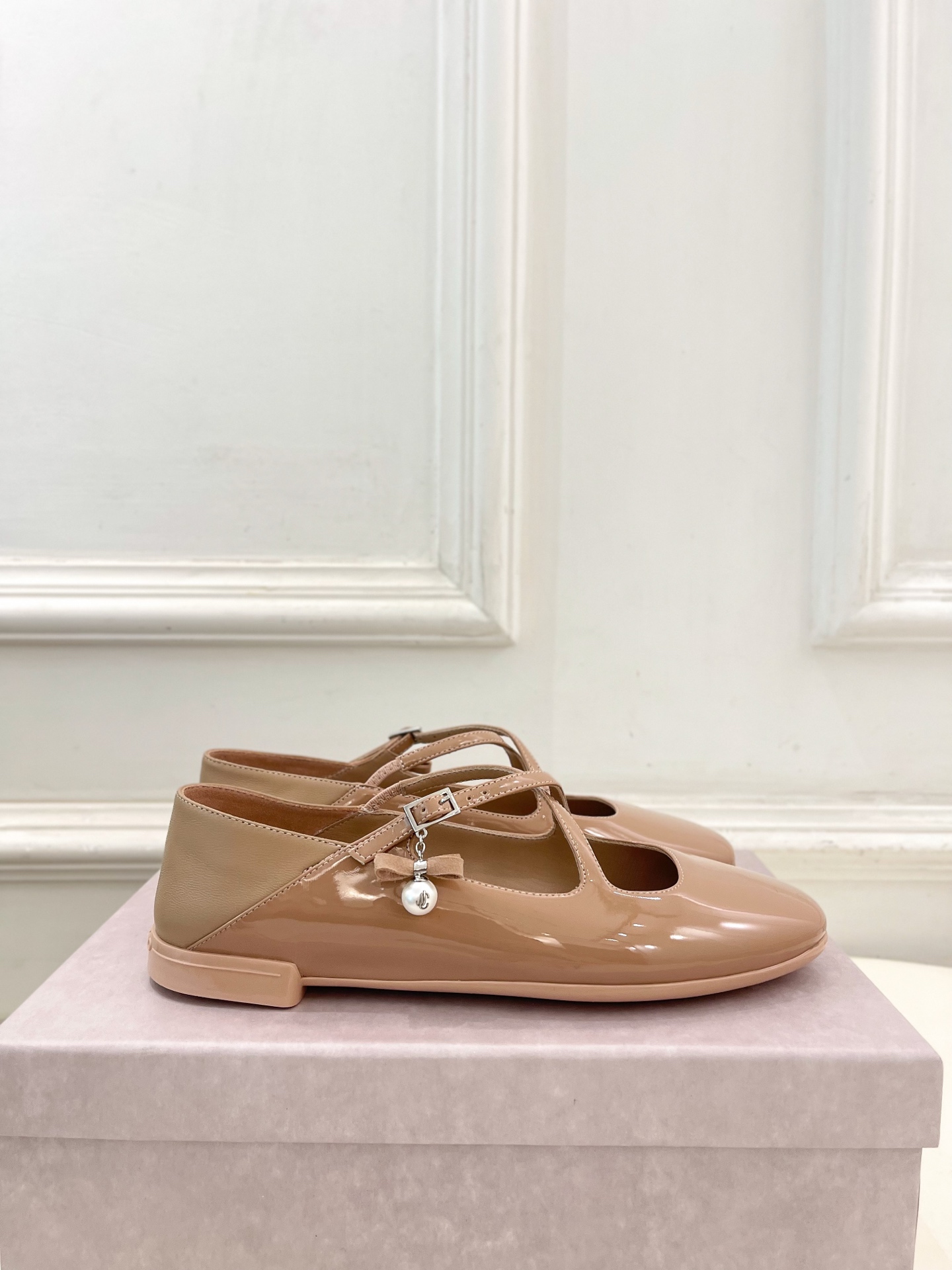 JimmyChoo✨吉米周 25ss ———
    
2025春夏新品 专柜最新 Eleri Ball