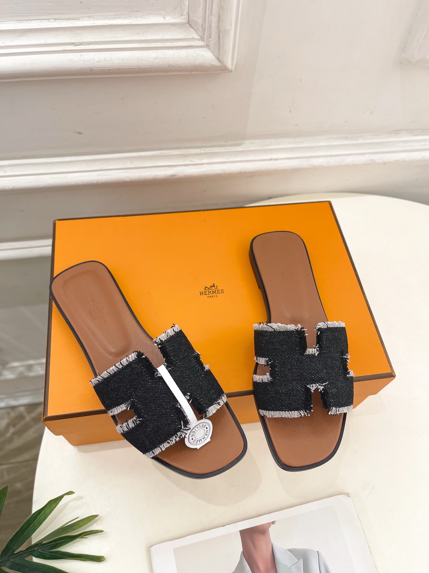 🐎𝐇𝐄𝐑𝐌𝐄* 爱玛仕 25𝐬𝐬 

🌈2025春夏新品 顶级版本‼️经典H型平底拖鞋系列〰

◽鞋面：