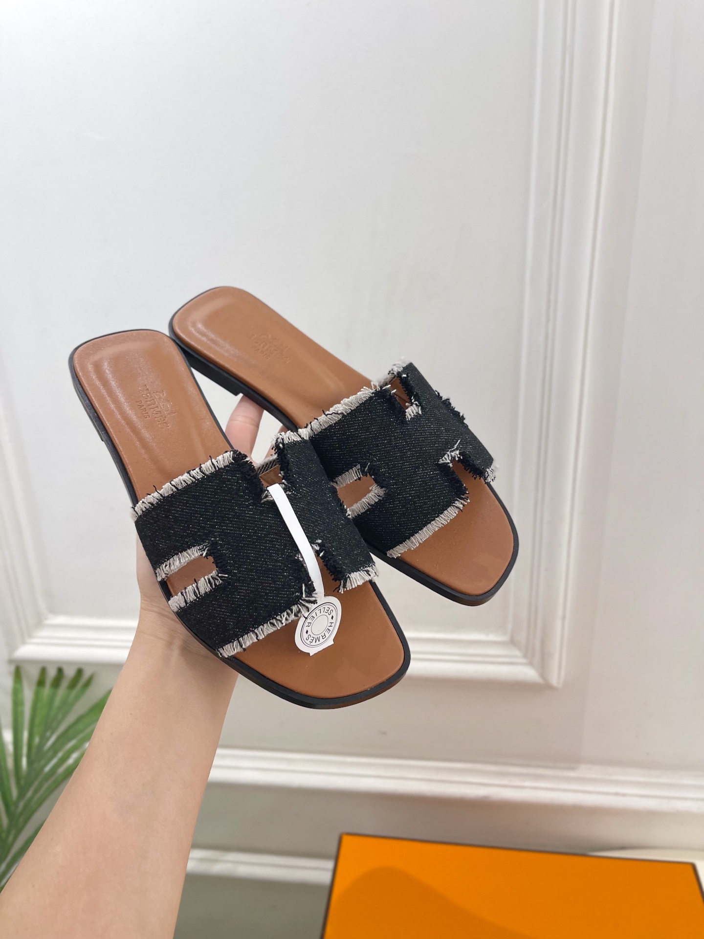 🐎𝐇𝐄𝐑𝐌𝐄* 爱玛仕 25𝐬𝐬 

🌈2025春夏新品 顶级版本‼️经典H型平底拖鞋系列〰

◽鞋面：