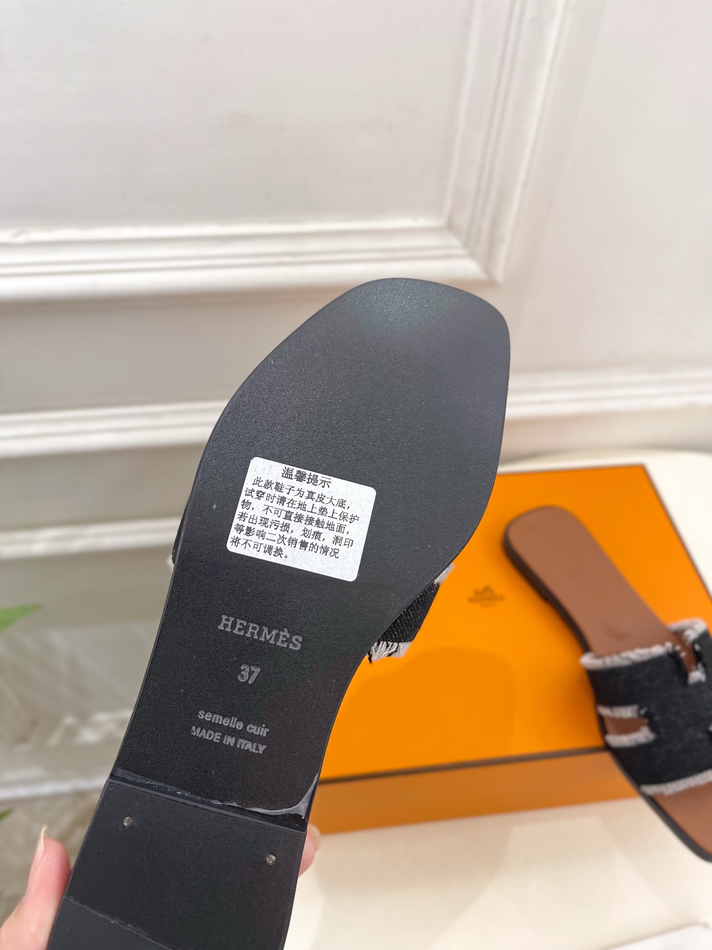🐎𝐇𝐄𝐑𝐌𝐄* 爱玛仕 25𝐬𝐬 

🌈2025春夏新品 顶级版本‼️经典H型平底拖鞋系列〰

◽鞋面：