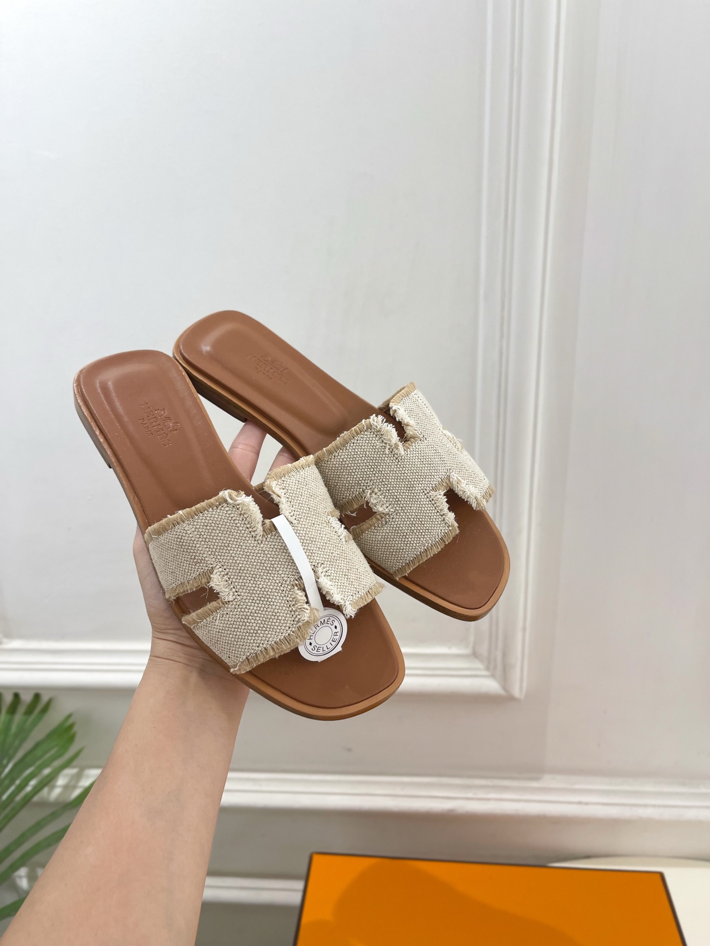 🐎𝐇𝐄𝐑𝐌𝐄* 爱玛仕 25𝐬𝐬 

🌈2025春夏新品 顶级版本‼️经典H型平底拖鞋系列〰

◽鞋面：