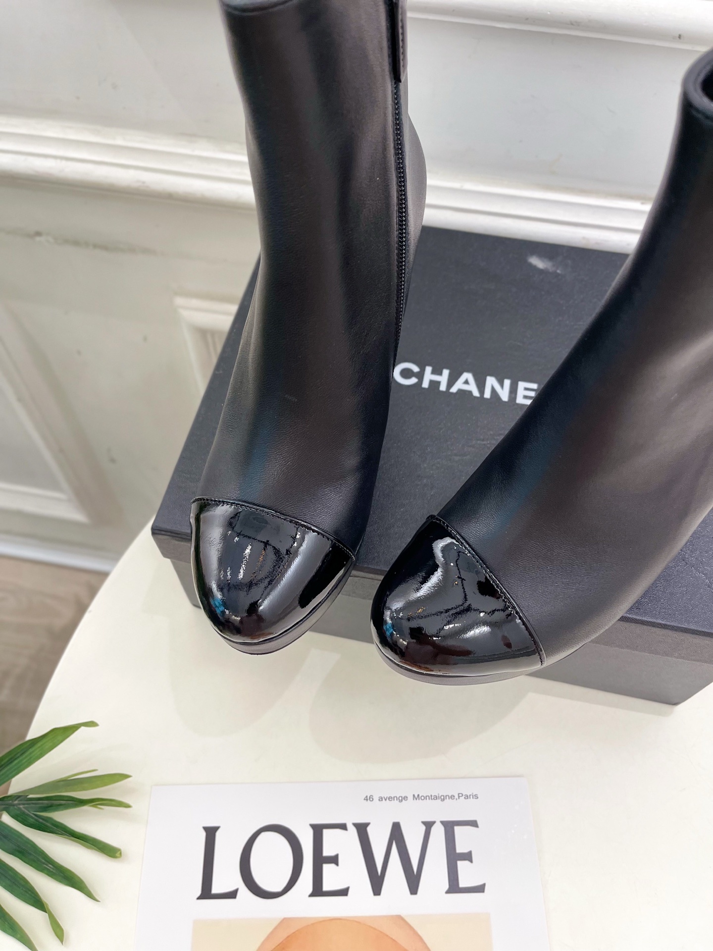 𝐂𝐇𝐀𝐍𝐄𝐋 | 小香 25𝐬𝐬
🦋2025 秋冬新品 专柜经典款 小香双C拼色高跟防水台短靴