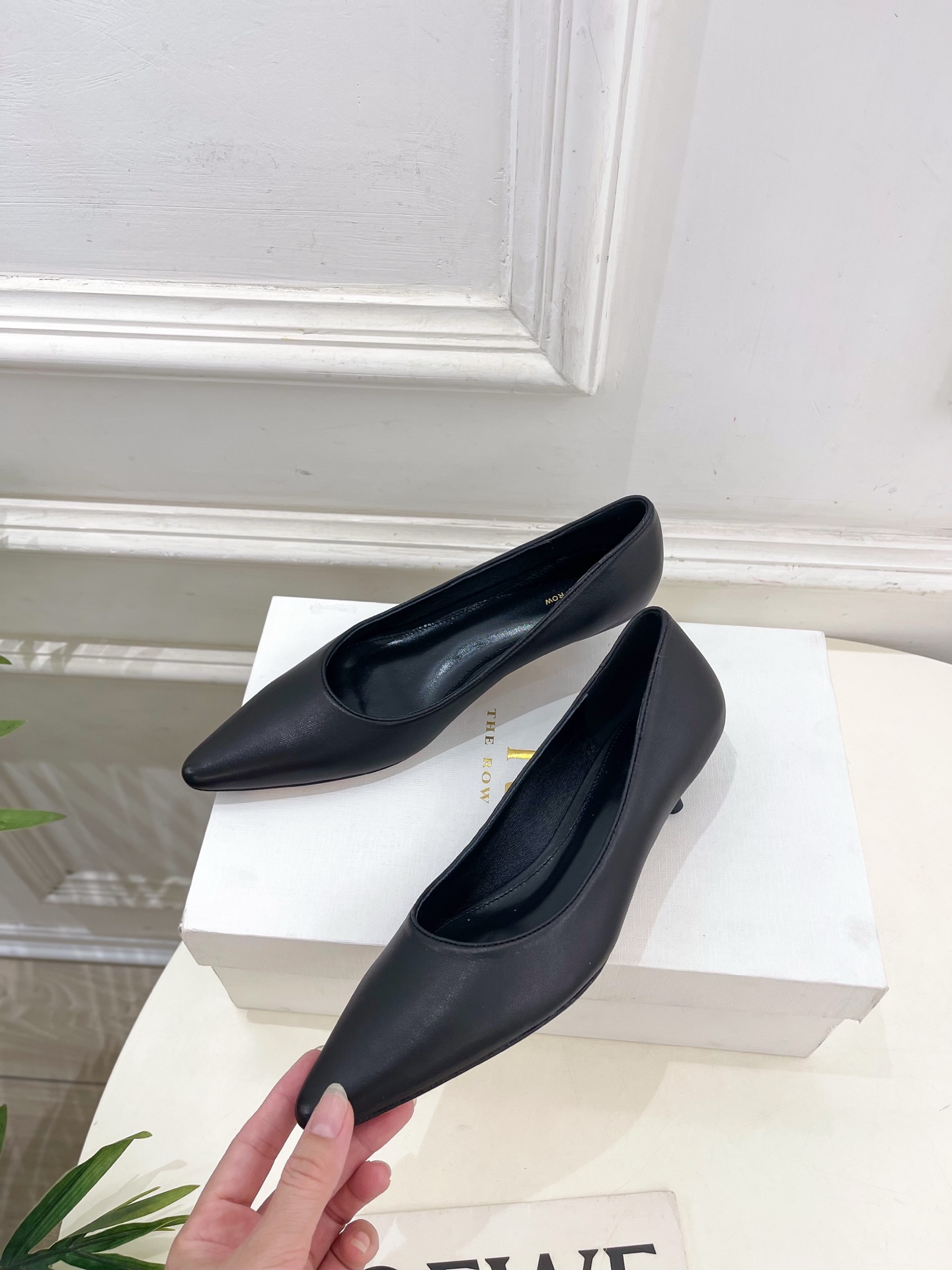 The row 2025秋冬新品 TR猫跟尖头单鞋
—————————
TR作为这两年最受欢迎的设计师牌