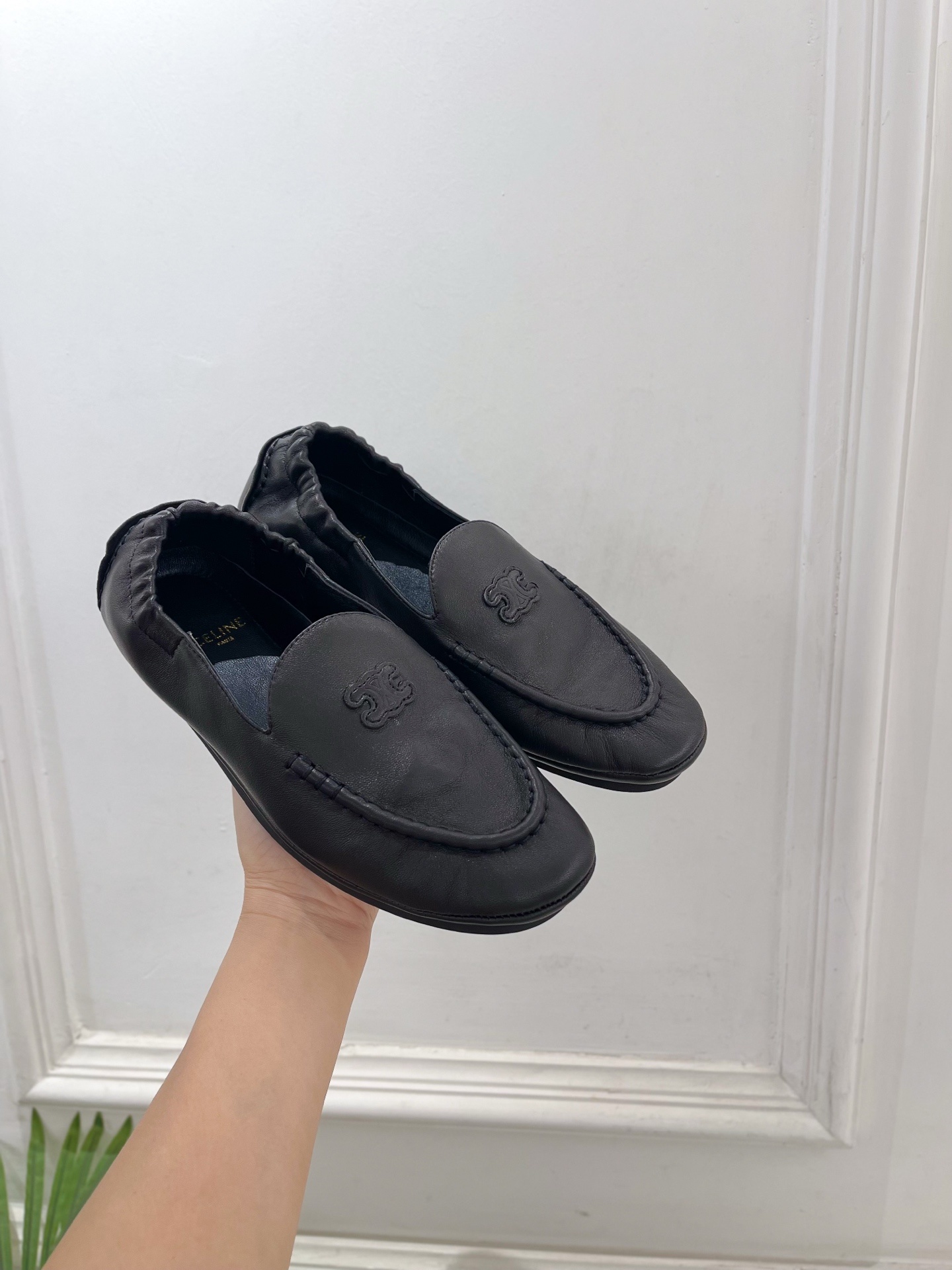 CELINE | 赛琳 25𝐬𝐬
💛2025秋冬新品 凯旋门ADAM麂皮乐福鞋 上新!
🔜BS