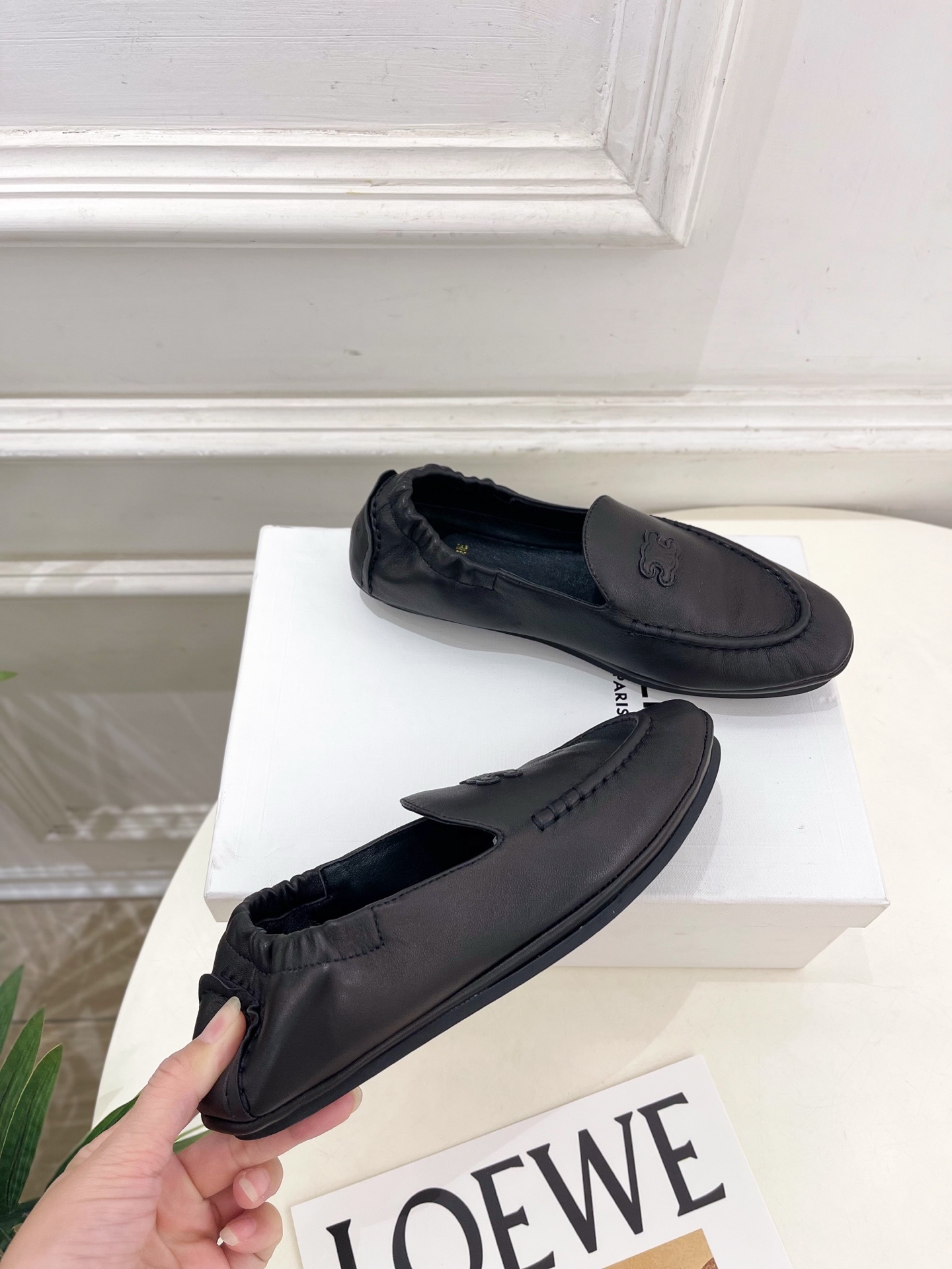 CELINE | 赛琳 25𝐬𝐬
💛2025秋冬新品 凯旋门ADAM麂皮乐福鞋 上新!
🔜BS