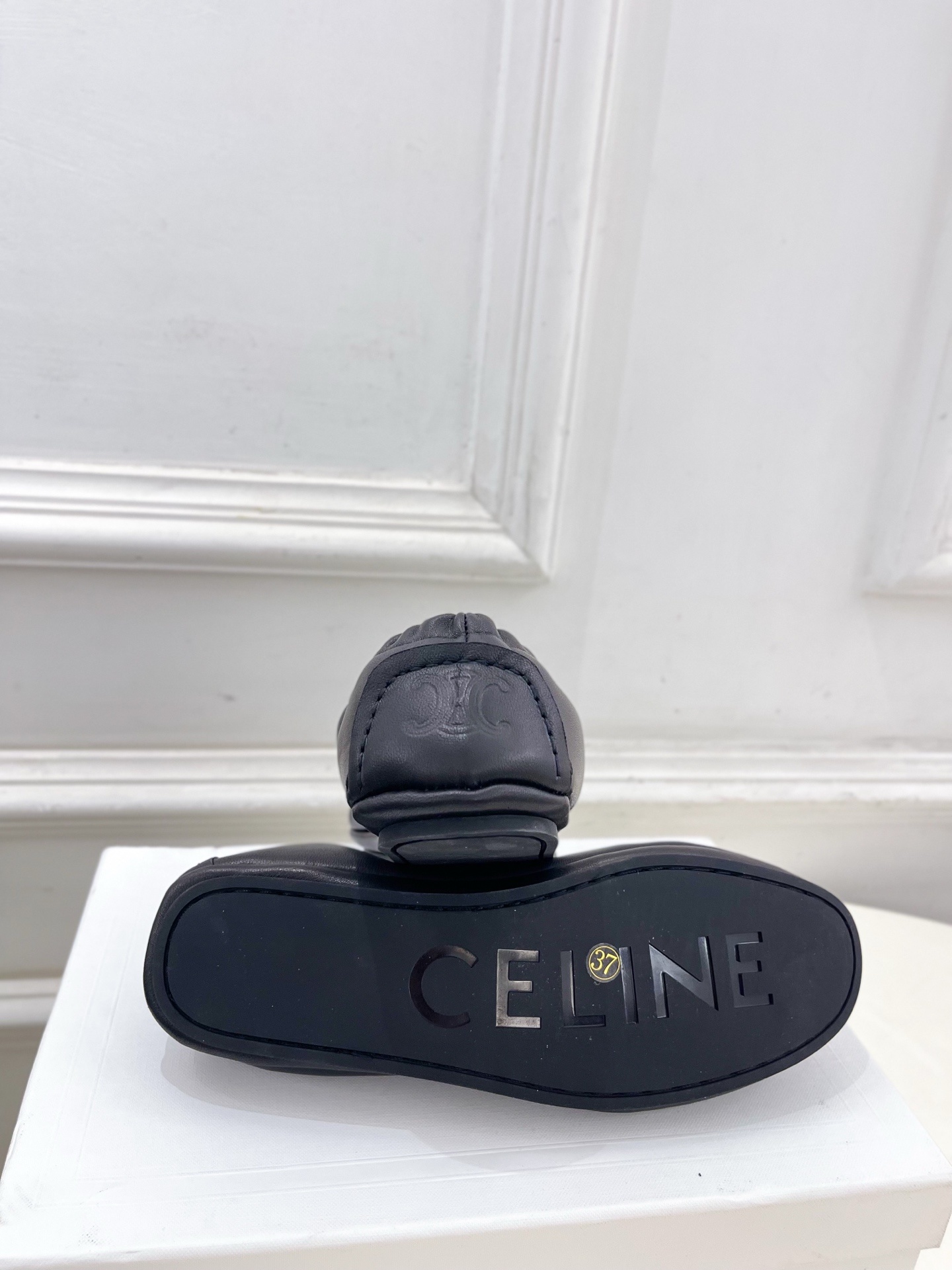 CELINE | 赛琳 25𝐬𝐬
💛2025秋冬新品 凯旋门ADAM麂皮乐福鞋 上新!
🔜BS